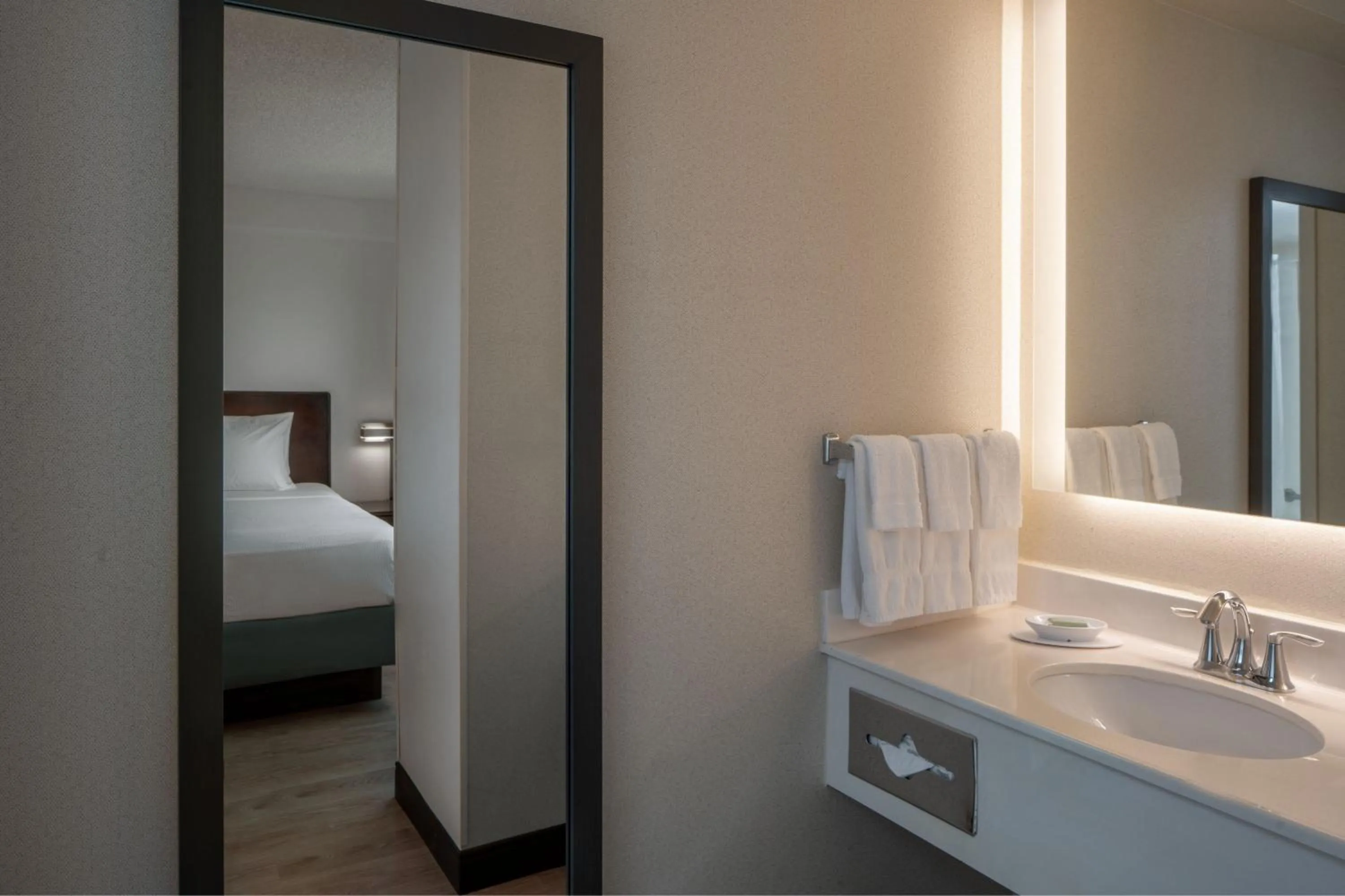 Bathroom, Bed in SpringHill Suites Fort Lauderdale Airport