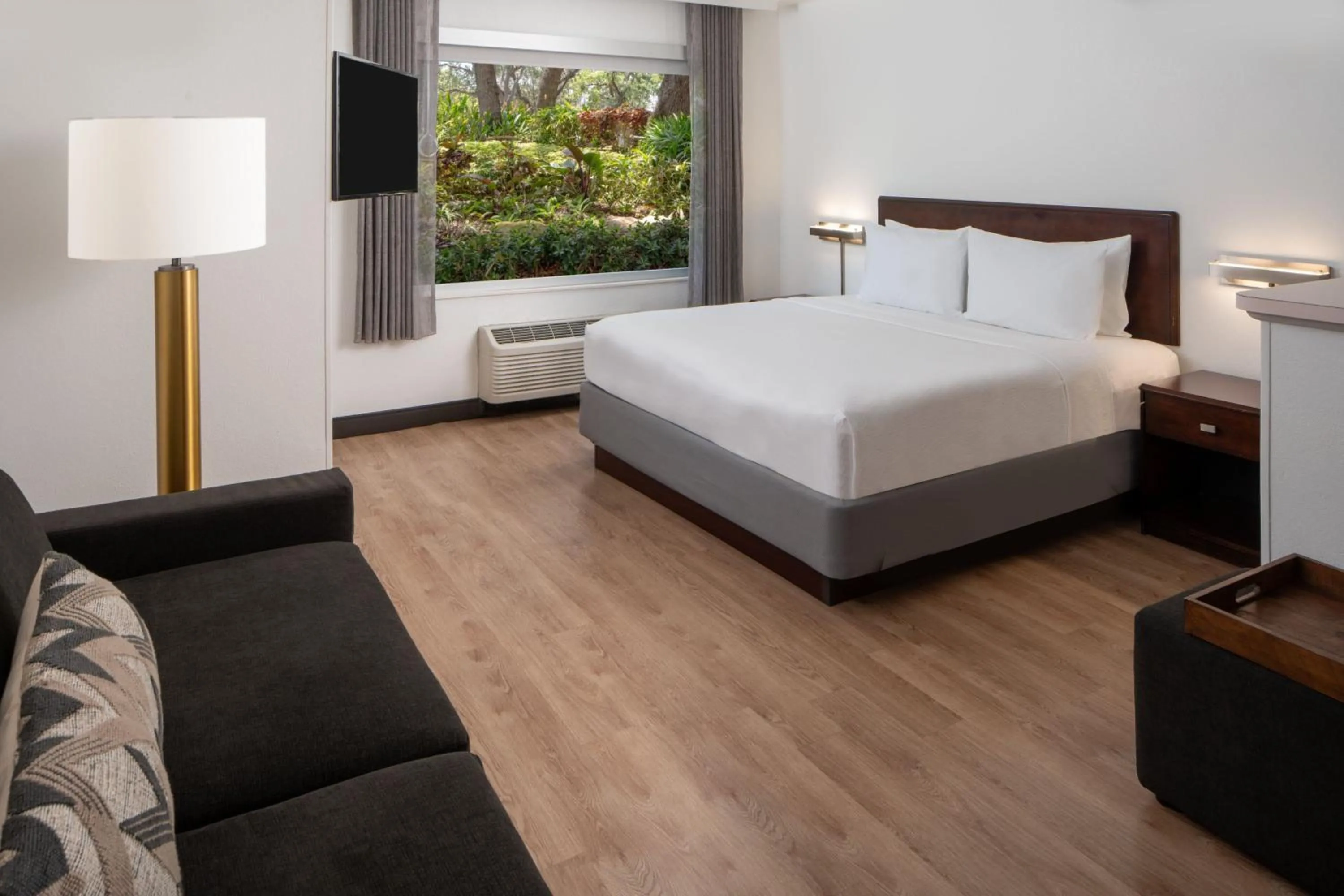 Bedroom, Bed in SpringHill Suites Fort Lauderdale Airport