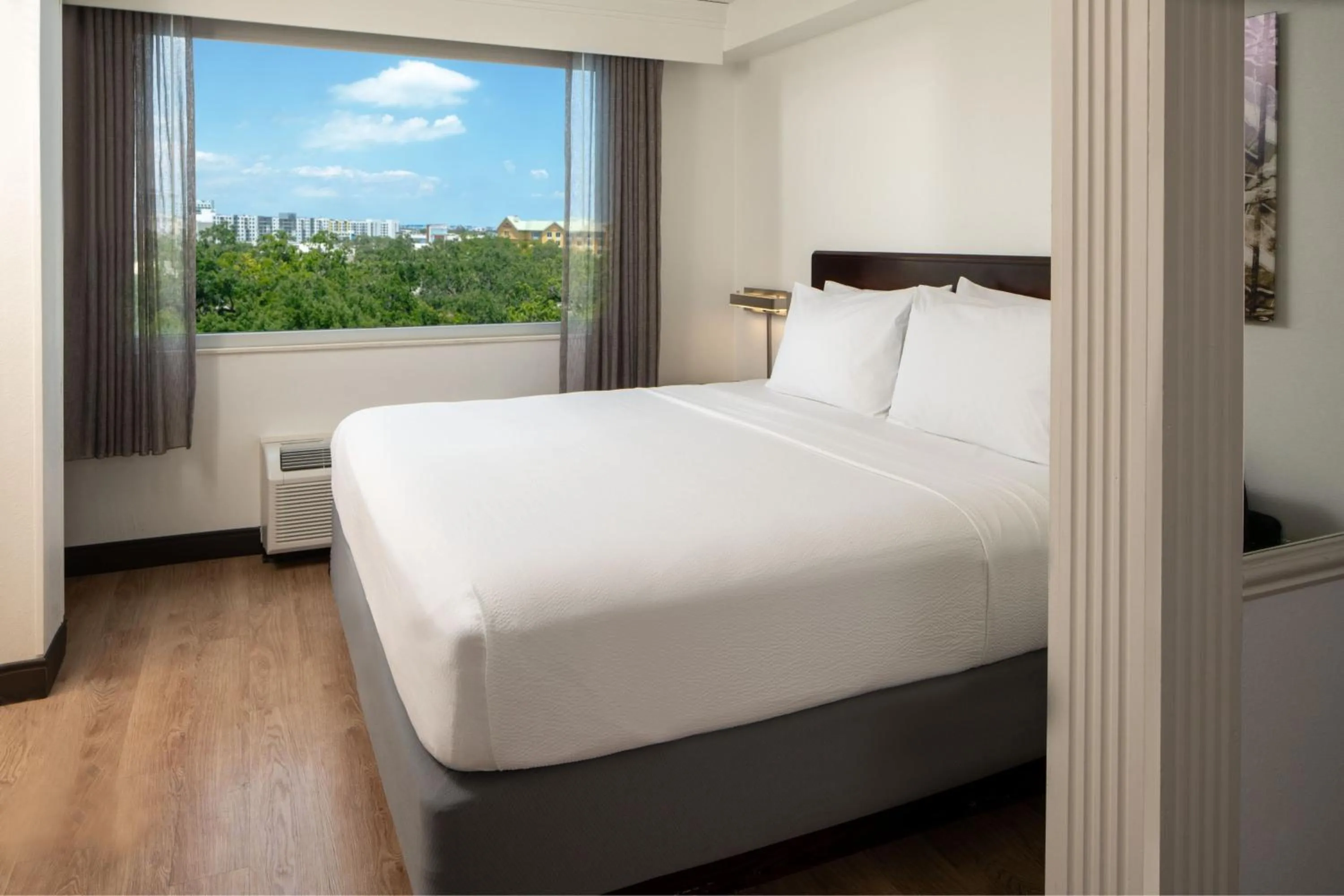 Bedroom, Bed in SpringHill Suites Fort Lauderdale Airport