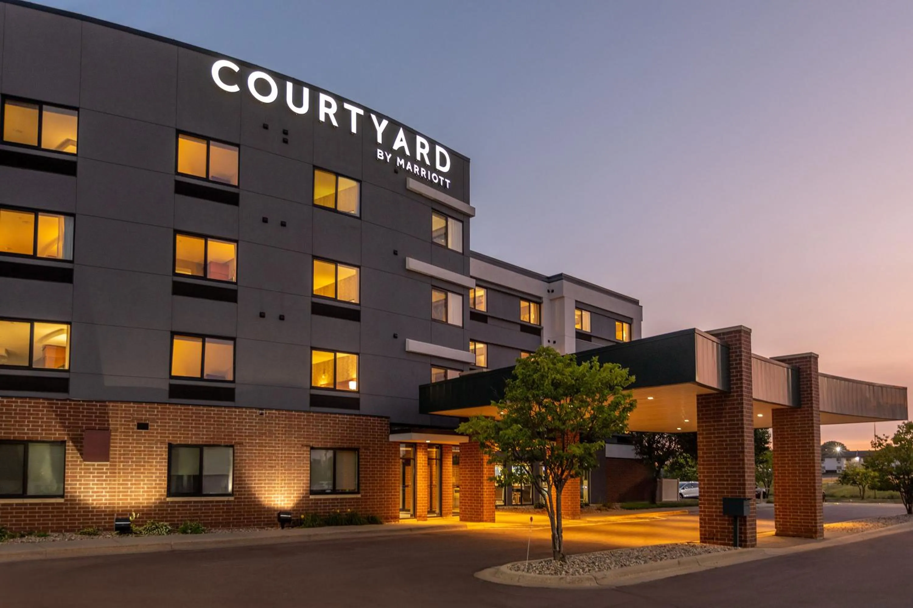 Property building in Courtyard By Marriott Sioux Falls