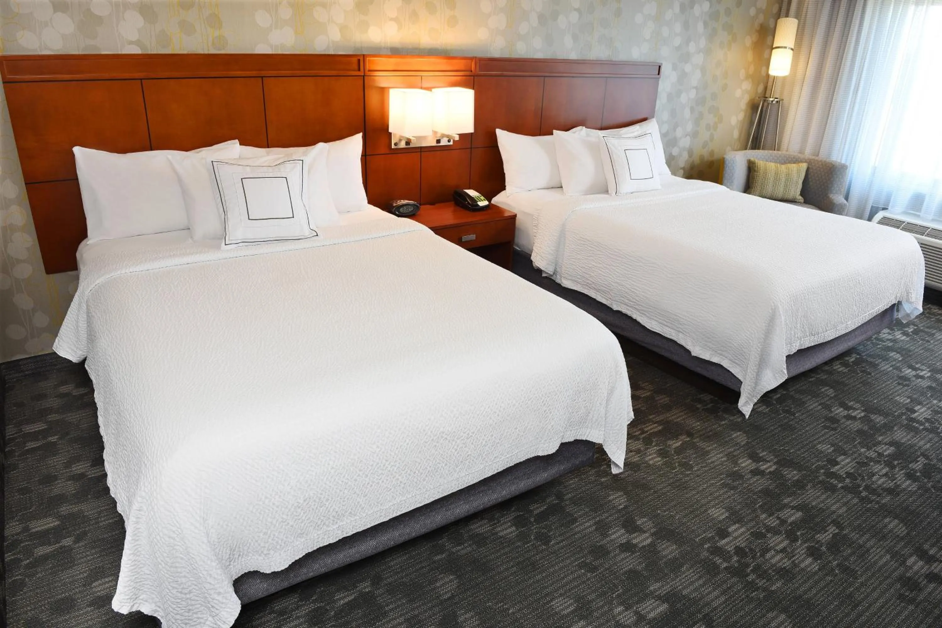 Photo of the whole room, Bed in Courtyard By Marriott Sioux Falls