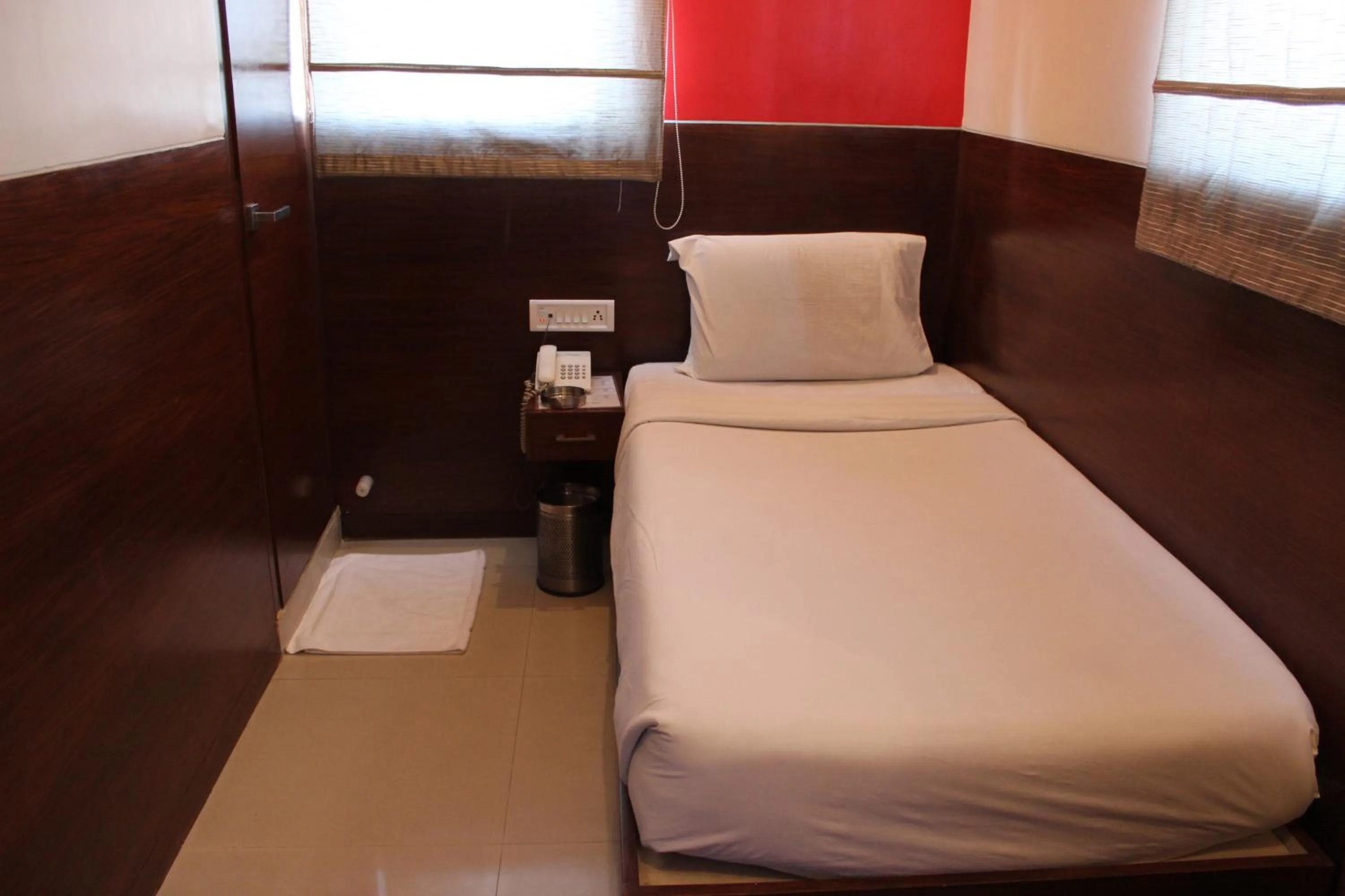 Bed in Hotel Stay Inn