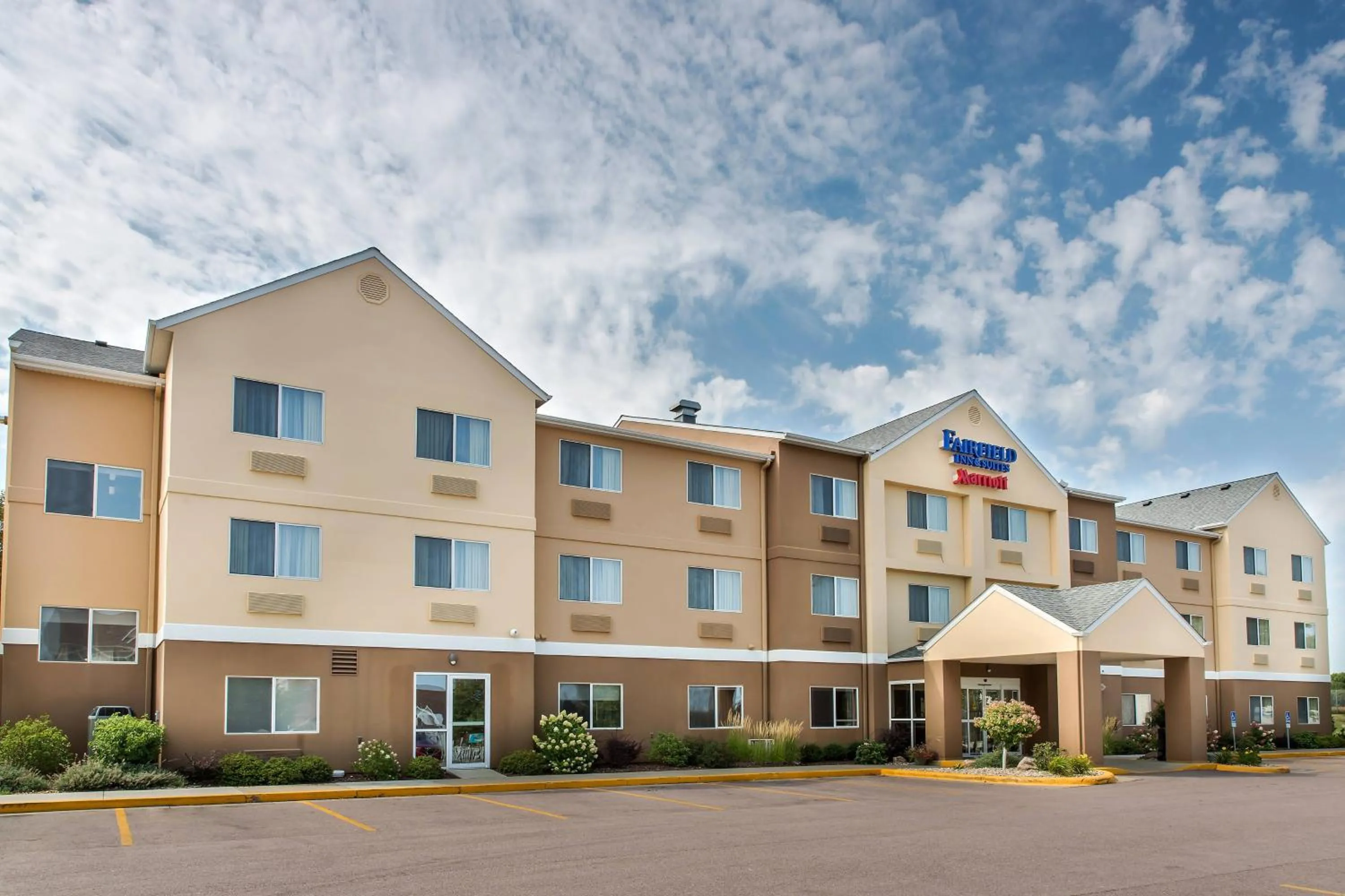 Property building in Fairfield Inn & Suites Sioux Falls