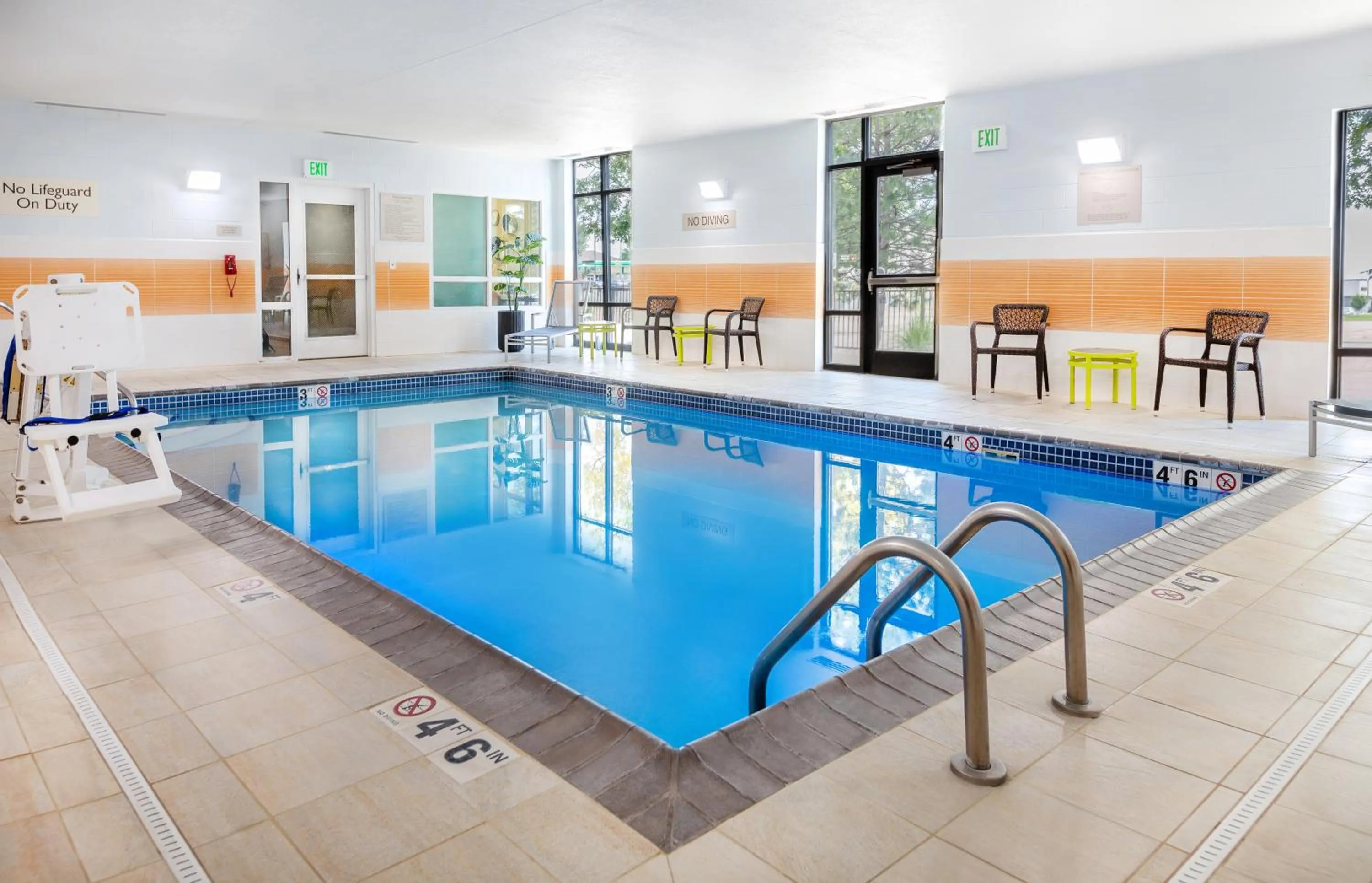 Swimming pool in SpringHill Suites by Marriott Sioux Falls