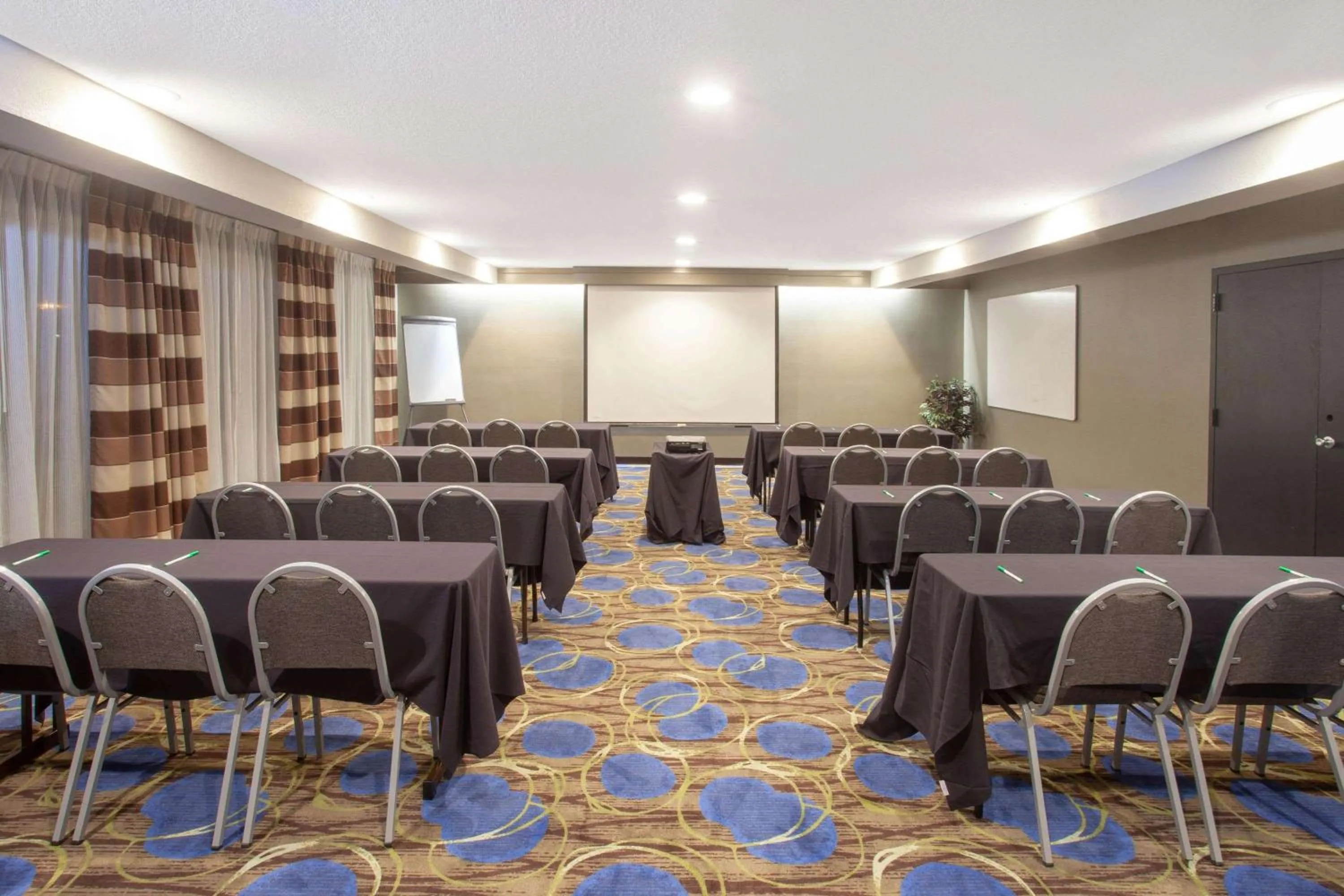 Meeting/conference room in Wyndham Garden Fort Wayne