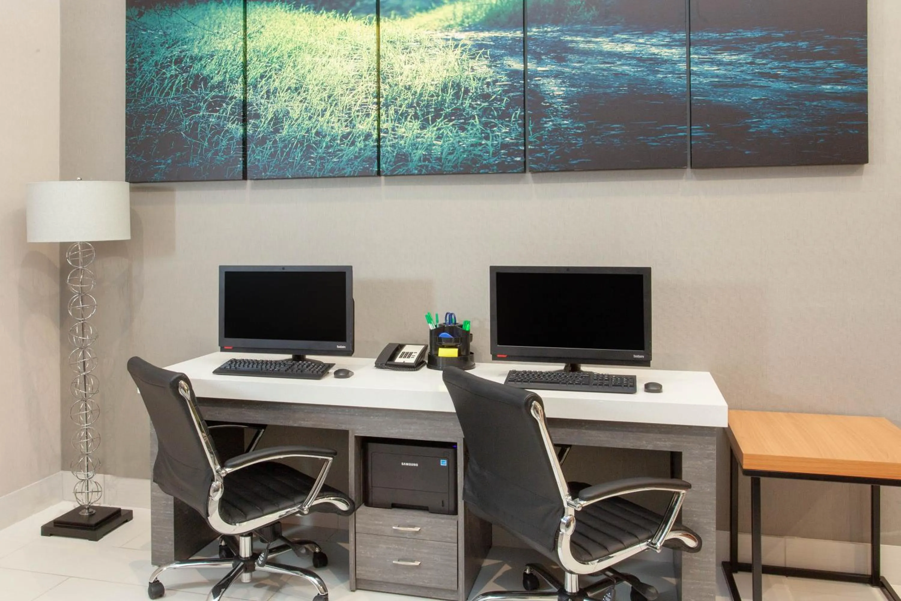 Business facilities in Wyndham Garden Fort Wayne