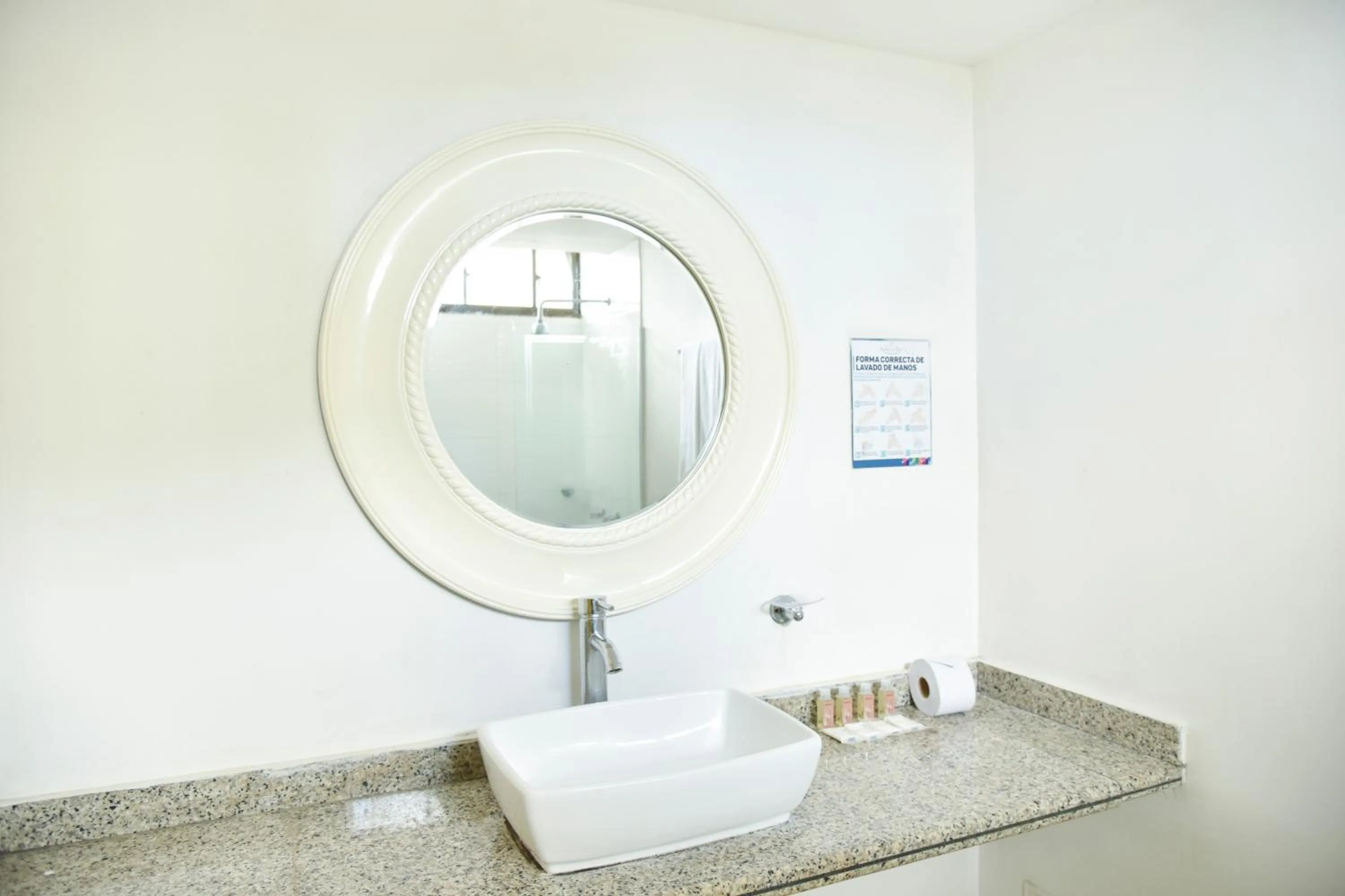 Hot Spring Bath in Hotel American Golf