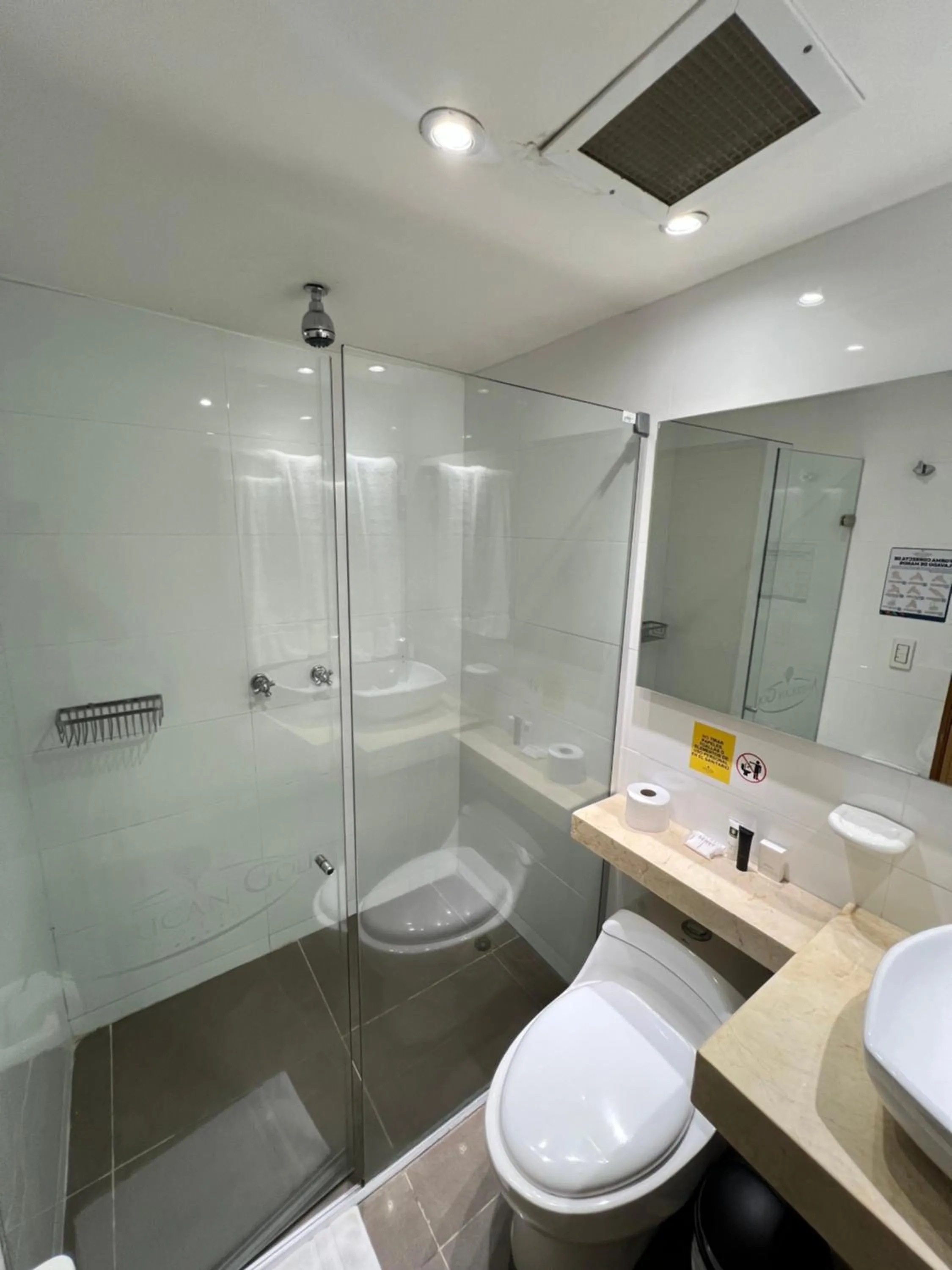 Bathroom in Hotel American Golf