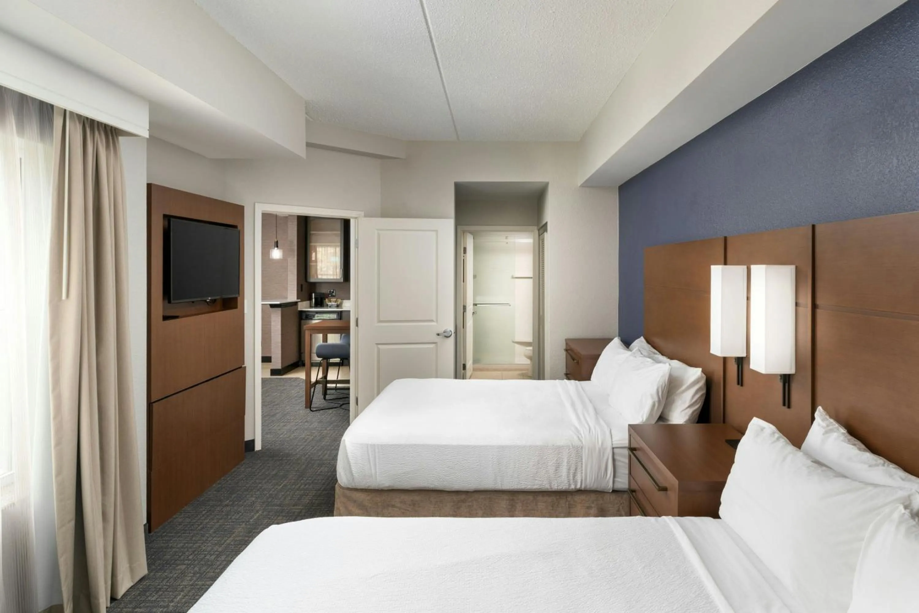 Photo of the whole room, Bed in Residence Inn Gainesville I-75