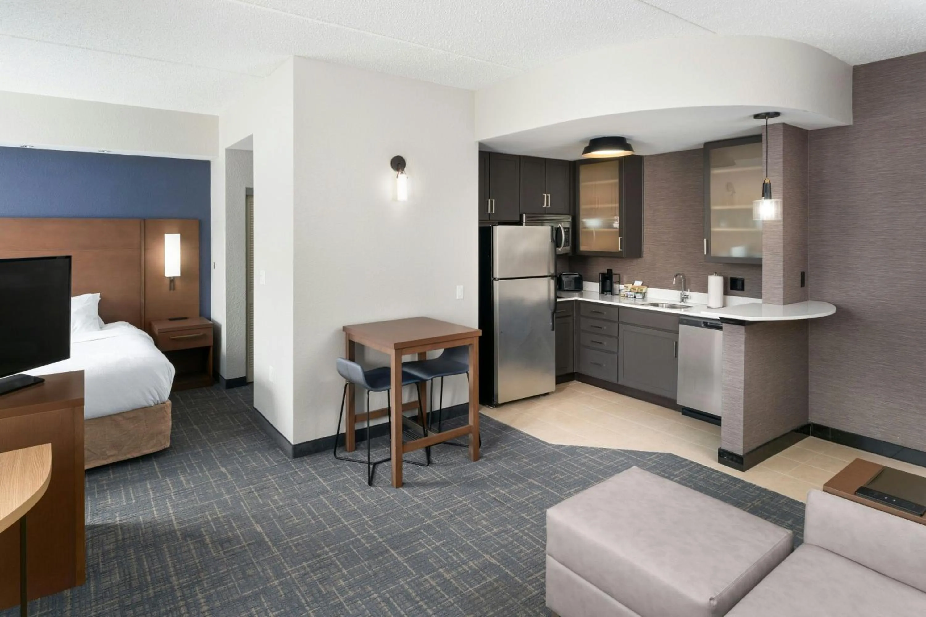 Kitchen or kitchenette, Bed in Residence Inn Gainesville I-75