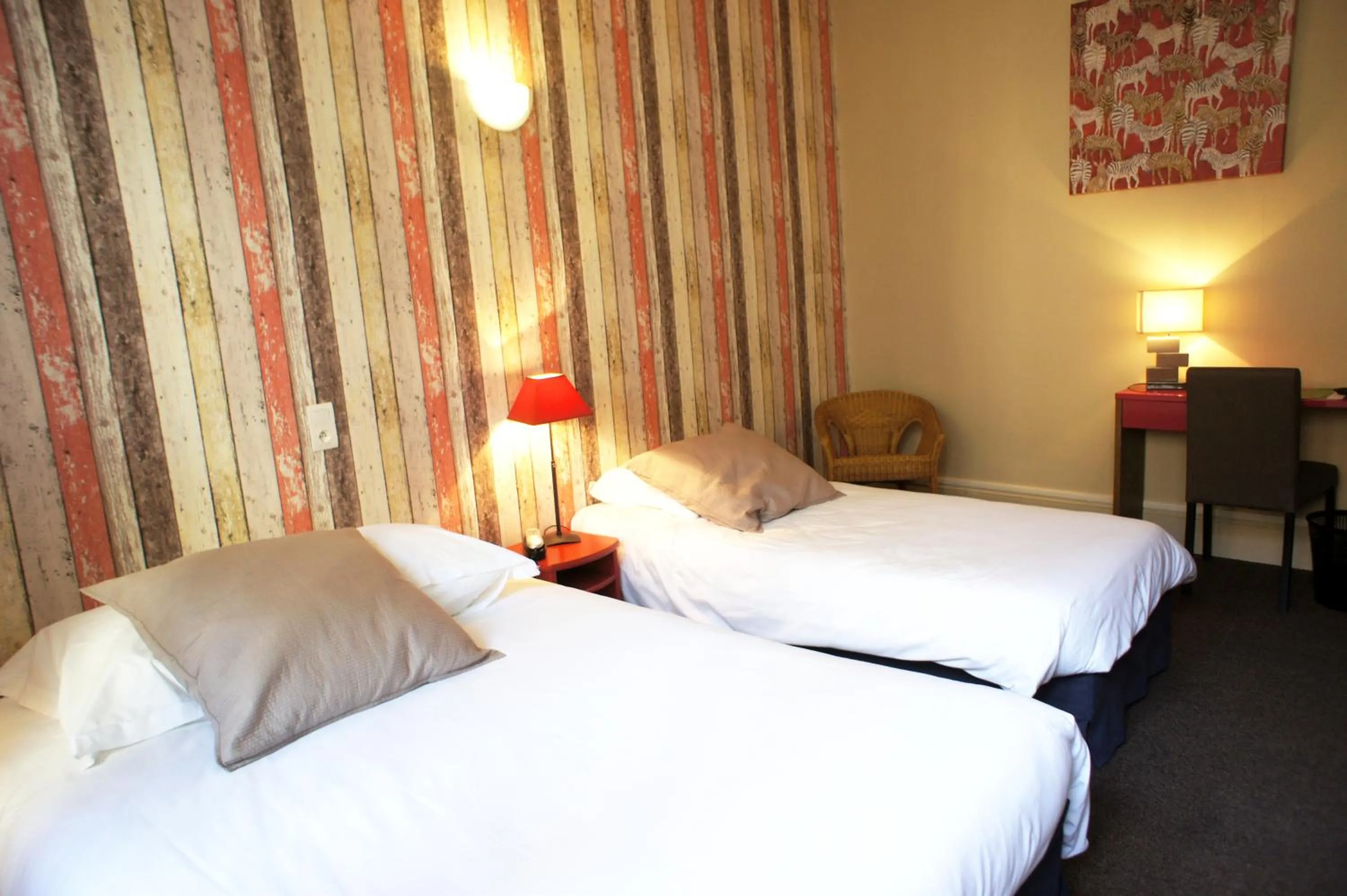 Photo of the whole room, Bed in Hotel des Alpes