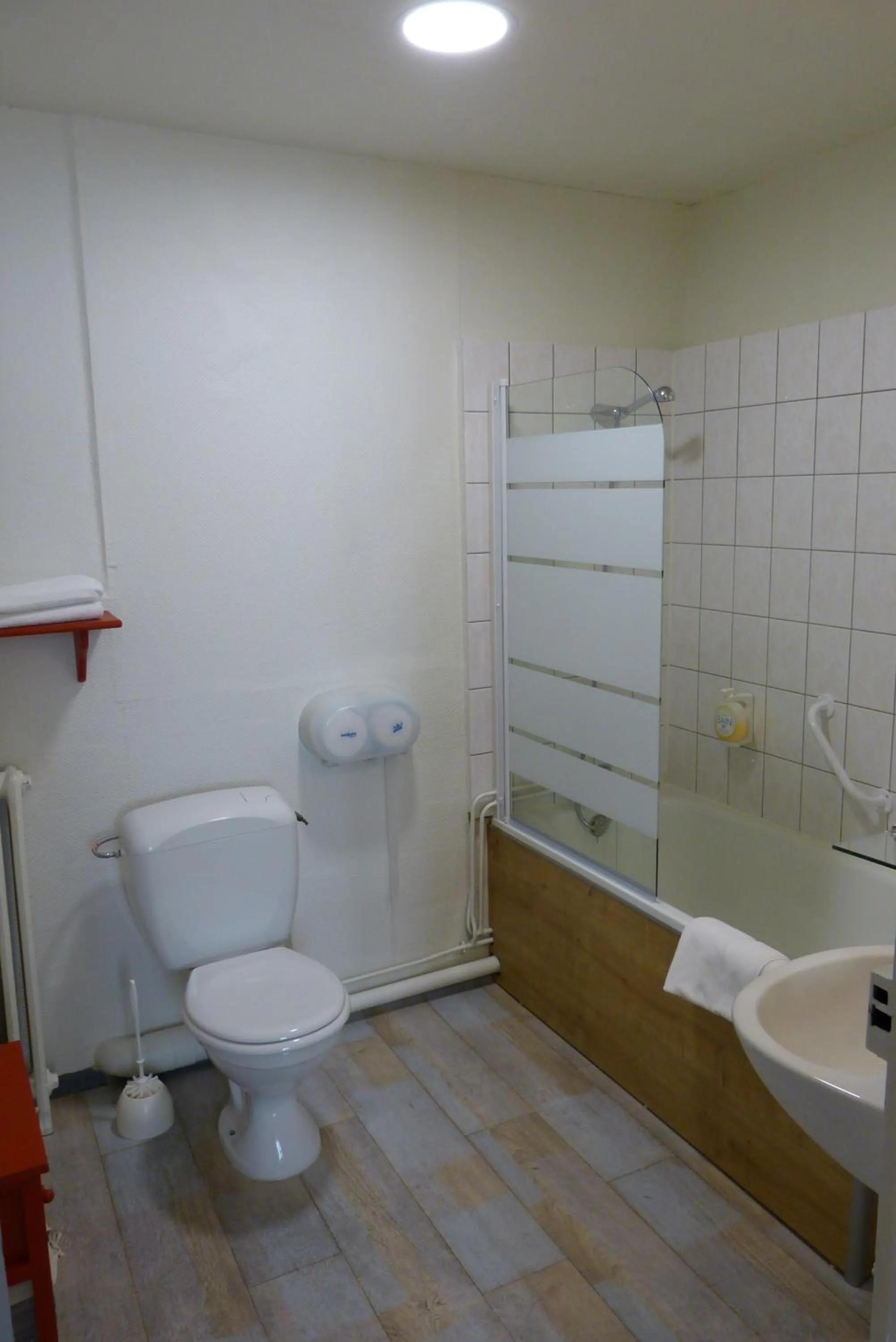 Bathroom in Hotel des Alpes