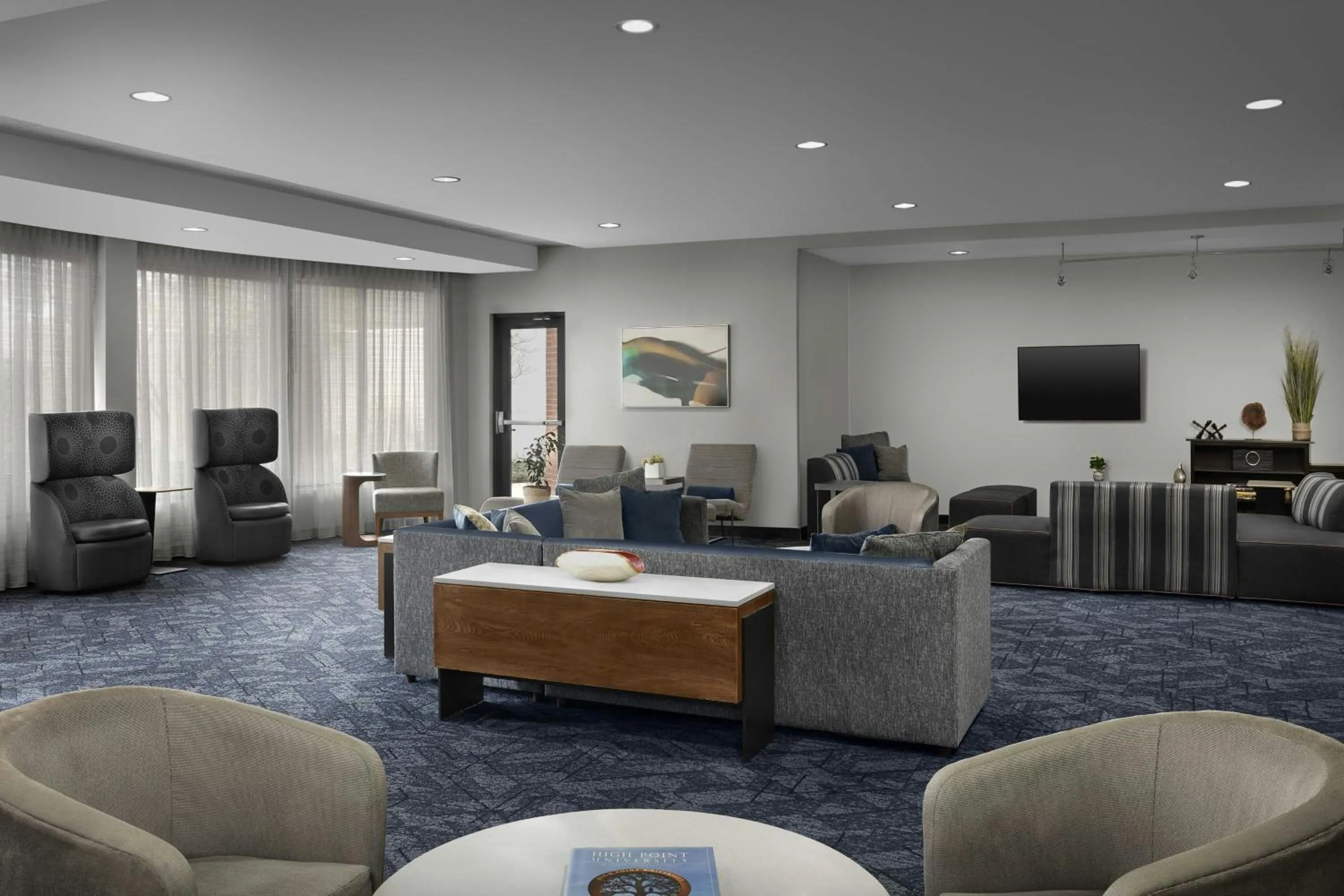 Lobby or reception in Courtyard Greensboro Airport