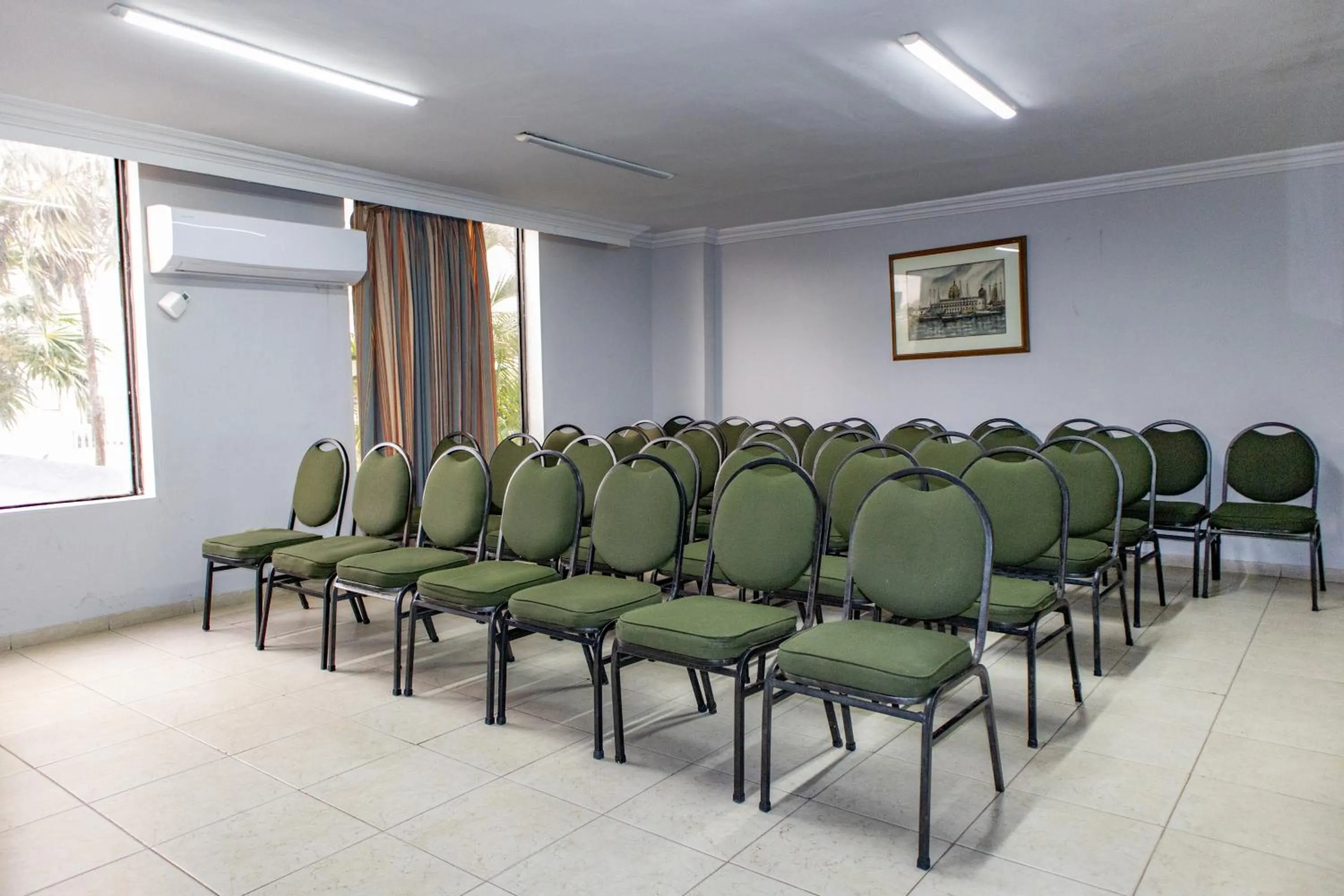 Meeting/conference room in Hotel Faranda Express Puerta Del Sol Barranquilla, A Member of Radisson Individuals