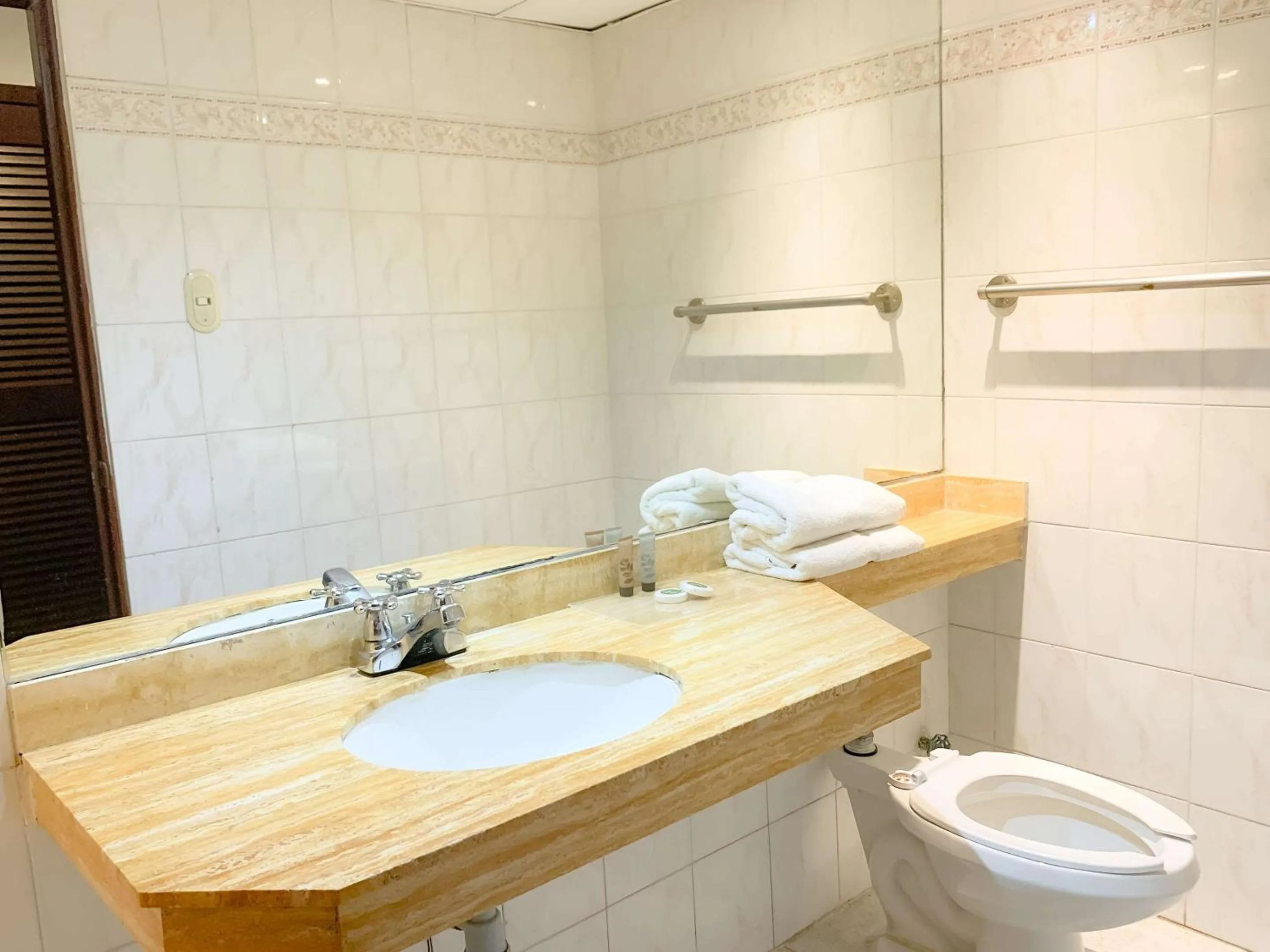 Bedroom in Hotel Faranda Express Puerta Del Sol Barranquilla, A Member of Radisson Individuals