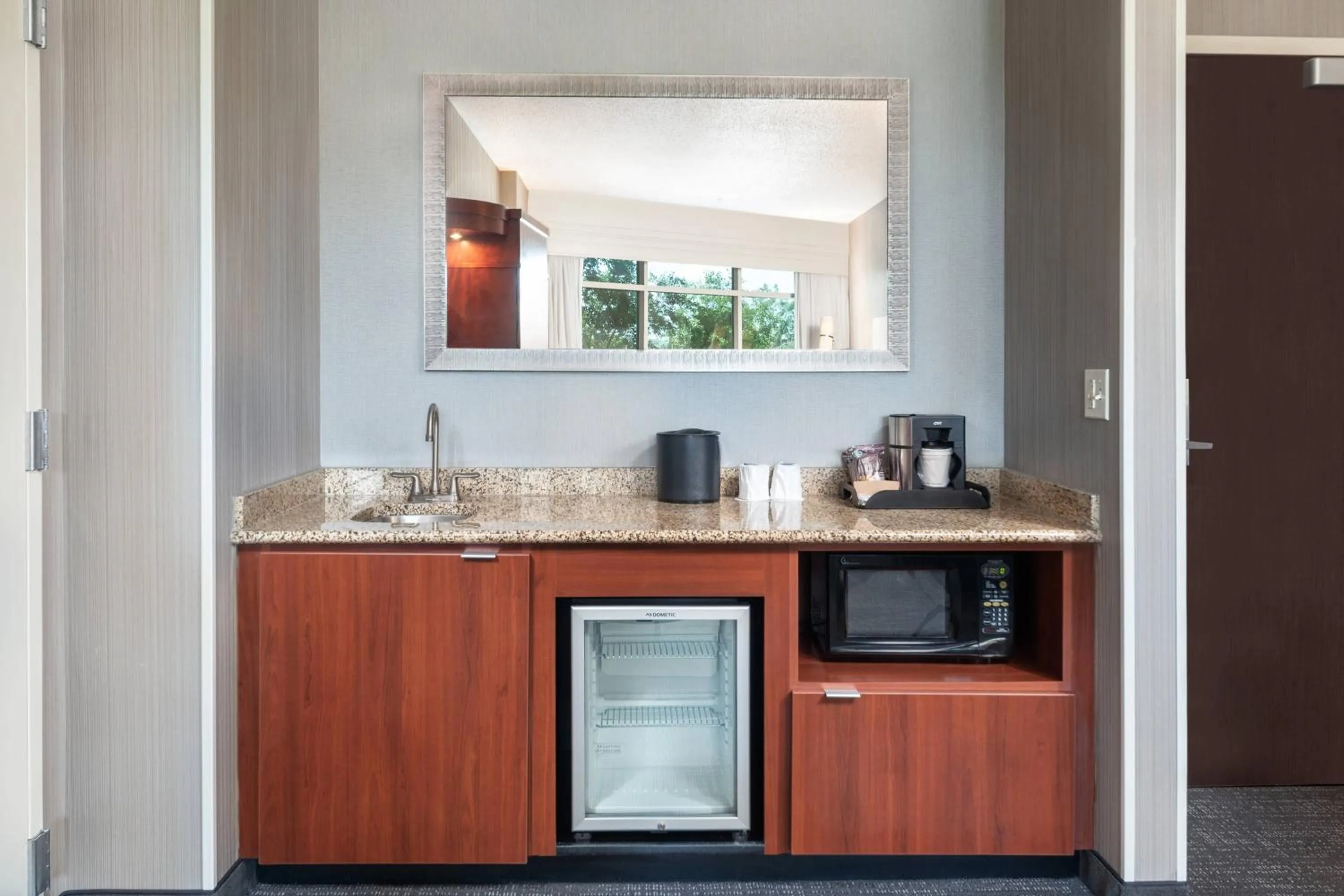 Lounge or bar in Courtyard by Marriott Greenville Downtown