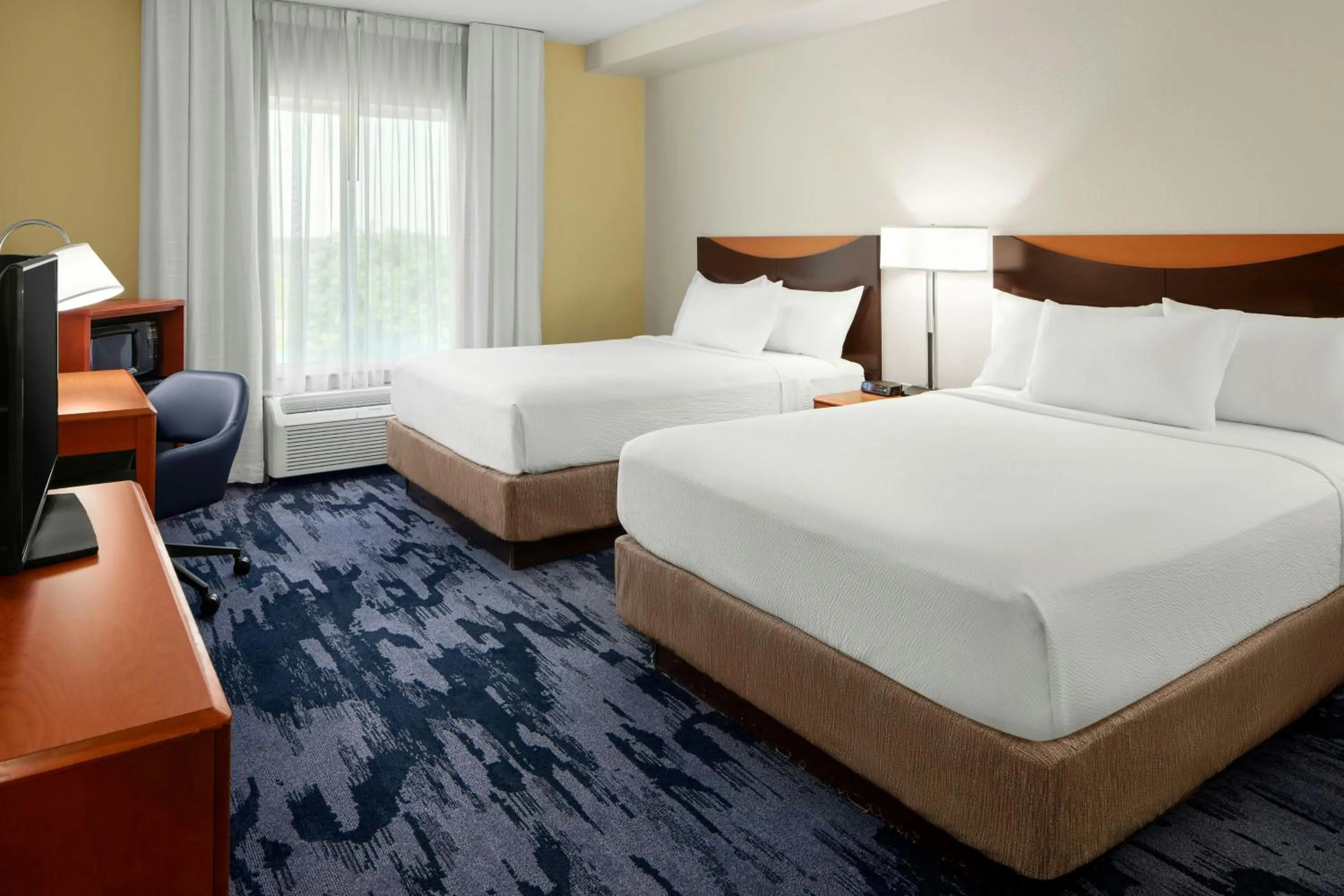 Photo of the whole room, Bed in Fairfield Inn & Suites by Marriott Carlisle
