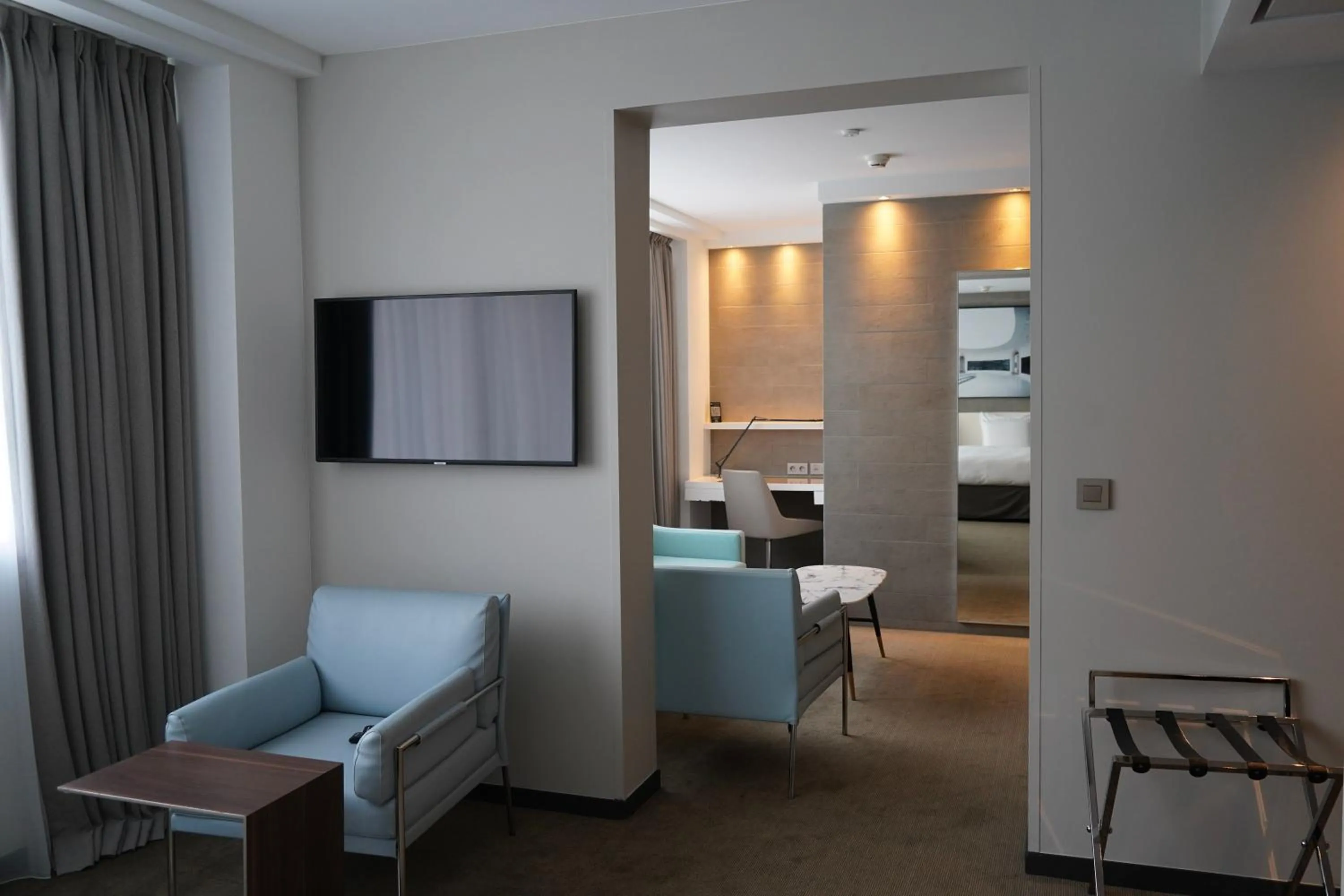 Bedroom, Bed in Pullman Paris Tour Eiffel