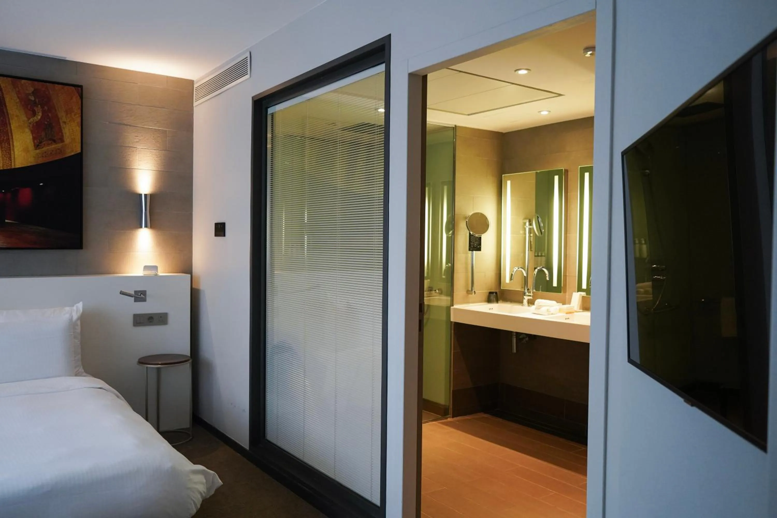 Bedroom, Bed in Pullman Paris Tour Eiffel