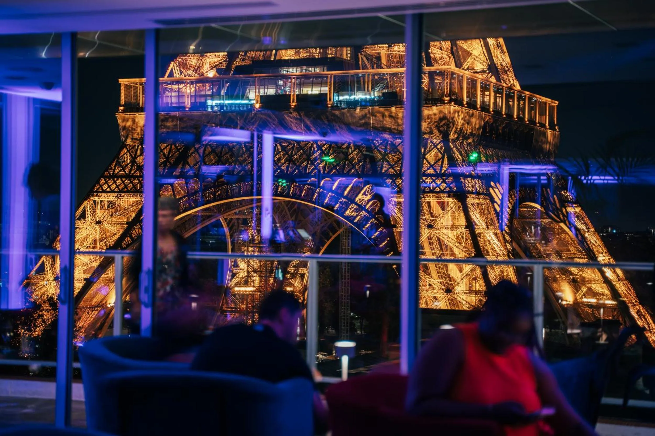 People in Pullman Paris Tour Eiffel