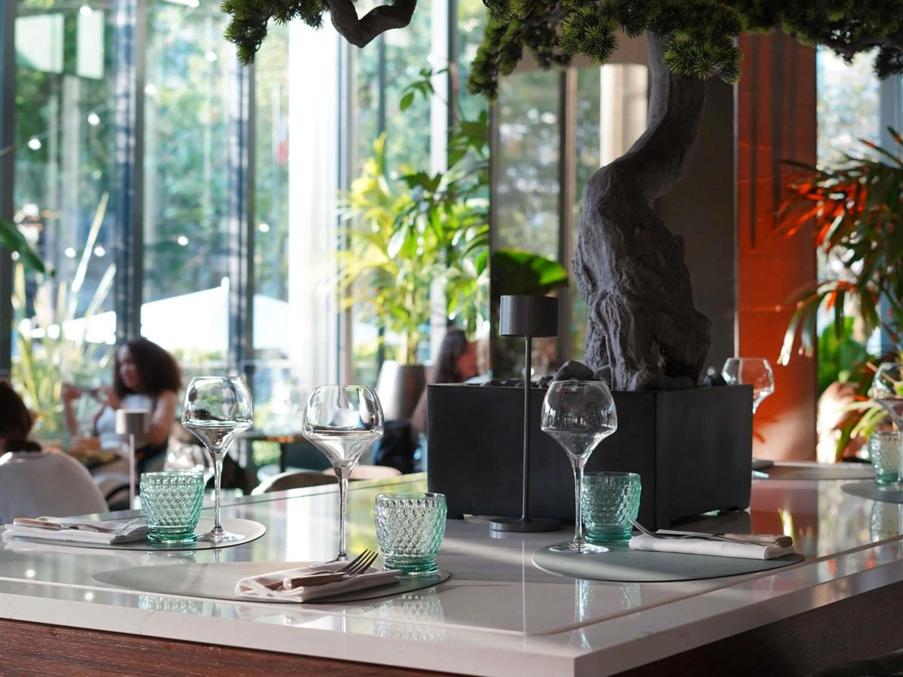 Restaurant/places to eat in Pullman Paris Tour Eiffel