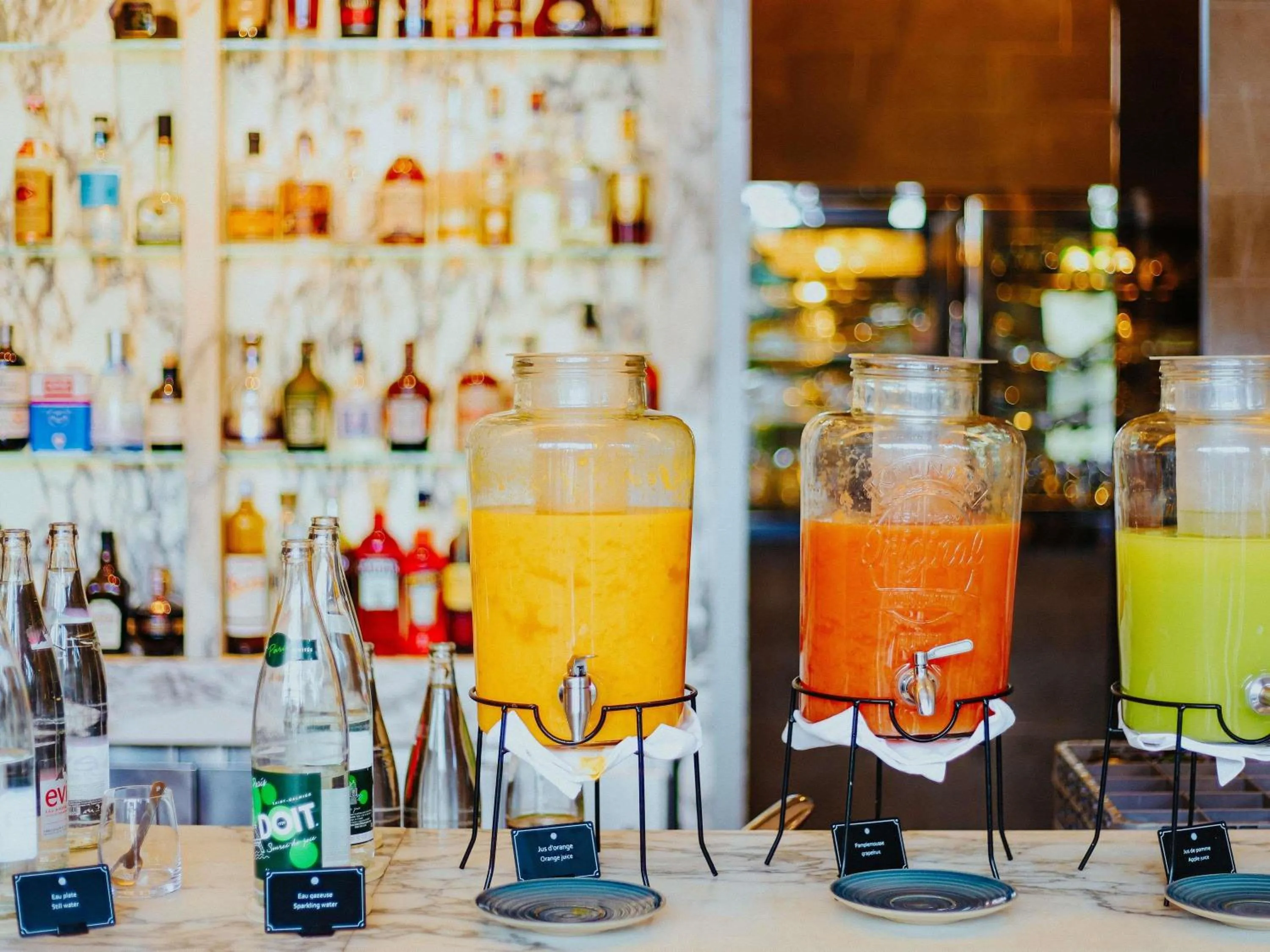 Lounge or bar in Pullman Paris Tour Eiffel