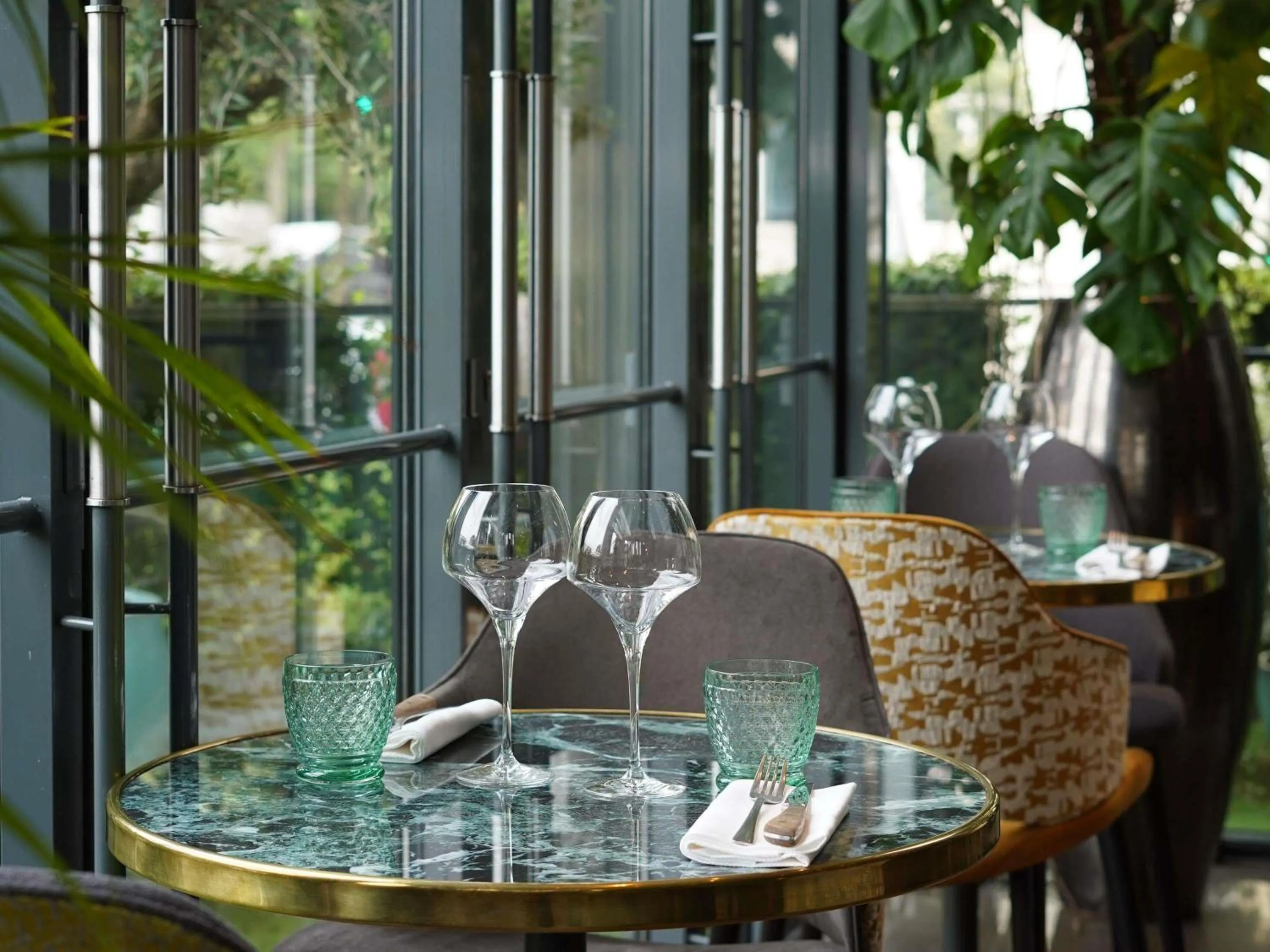 Restaurant/places to eat in Pullman Paris Tour Eiffel