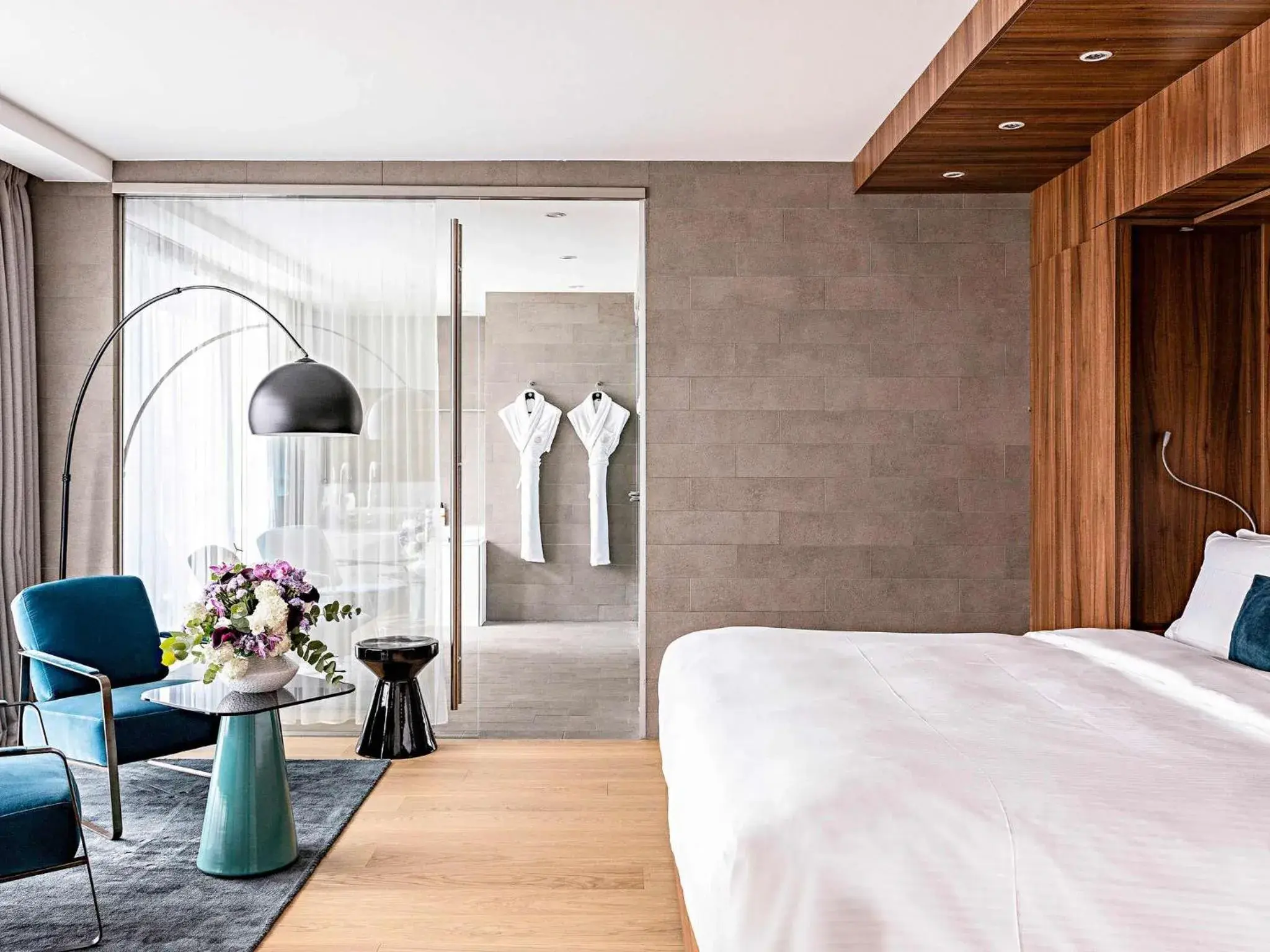 PENTHOUSE EIFFEL with One King Bed and View - Top floor in Pullman Paris Tour Eiffel PENTHOUSE EIFFEL with One King Bed and View - Top floor in Pullman Paris Tour Eiffel