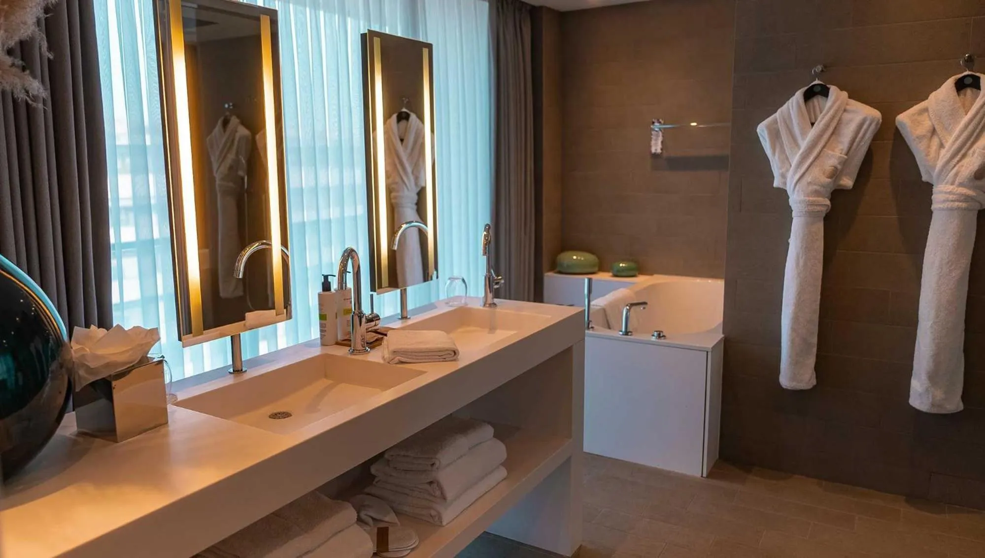 Bathroom in Pullman Paris Tour Eiffel