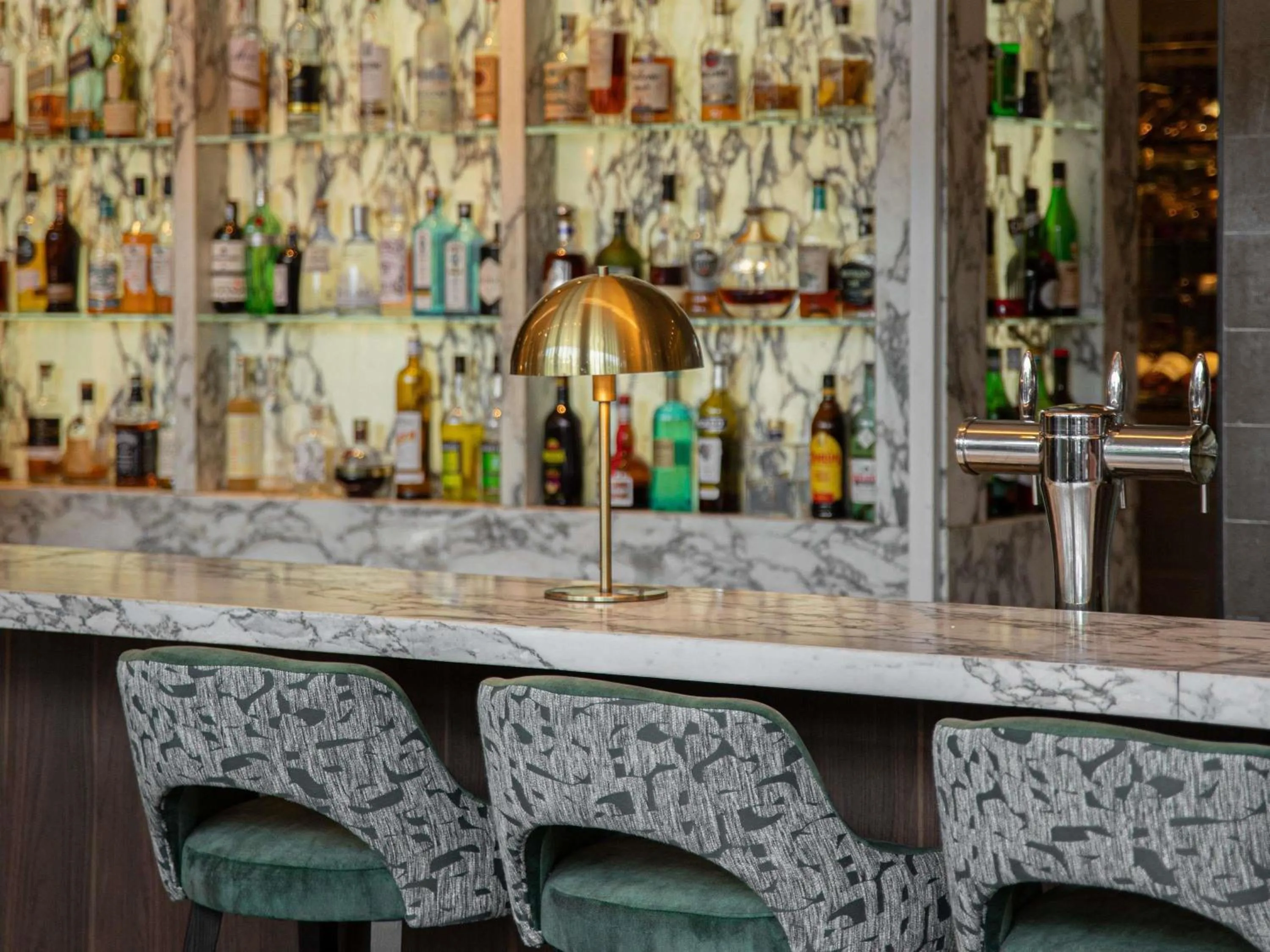 Lounge or bar in Pullman Paris Tour Eiffel