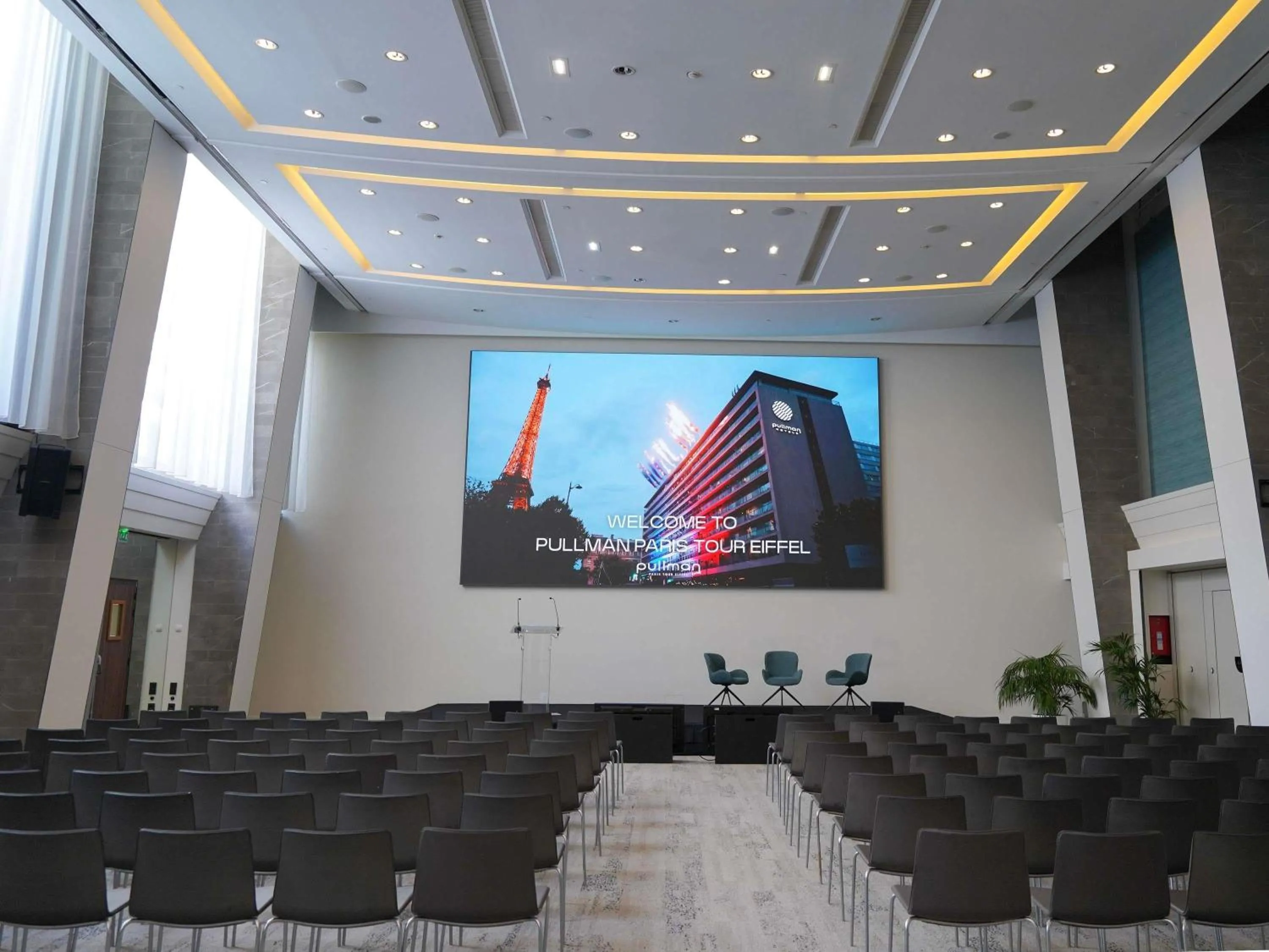 Meeting/conference room in Pullman Paris Tour Eiffel