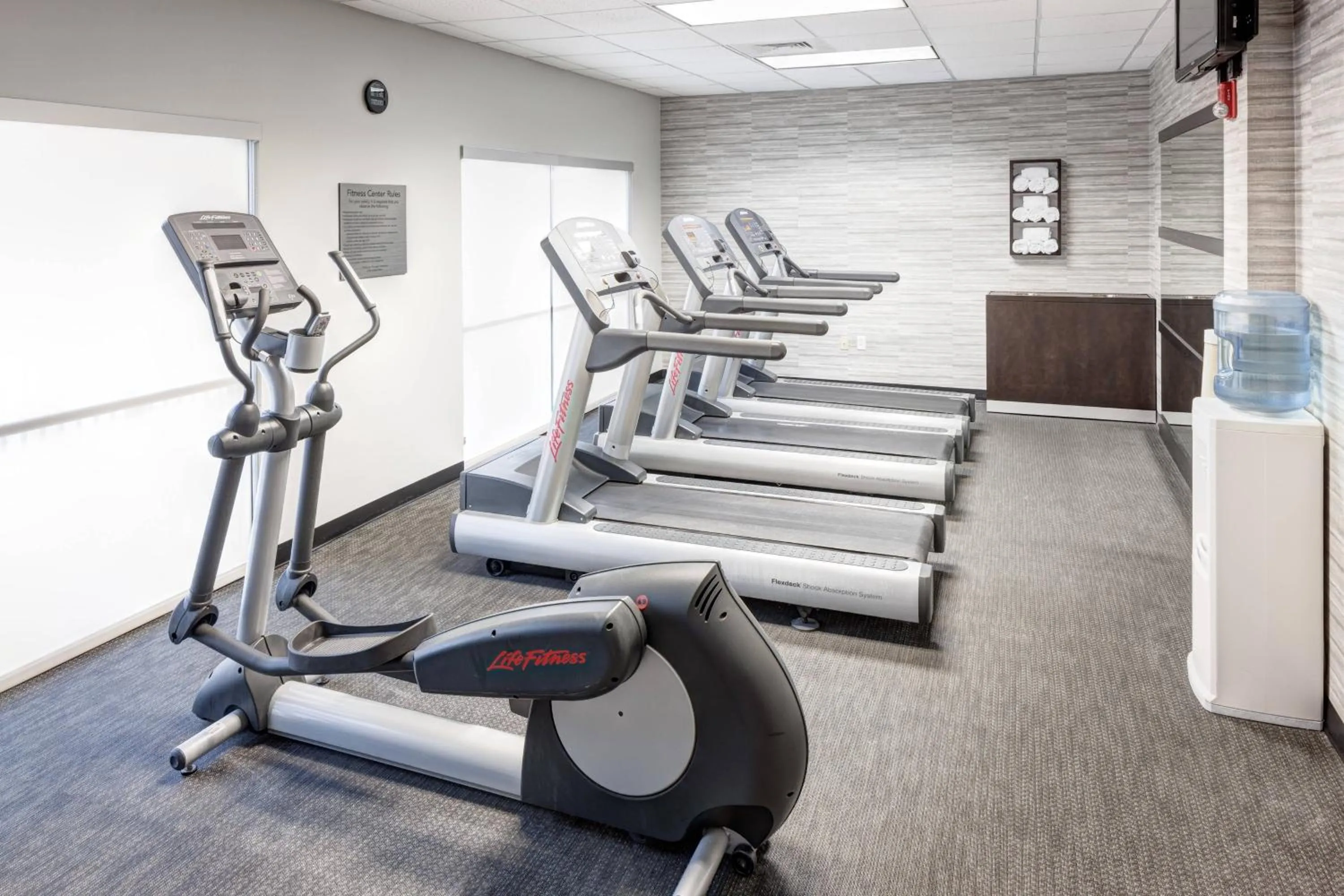 Fitness centre/facilities in Courtyard by Marriott Hattiesburg