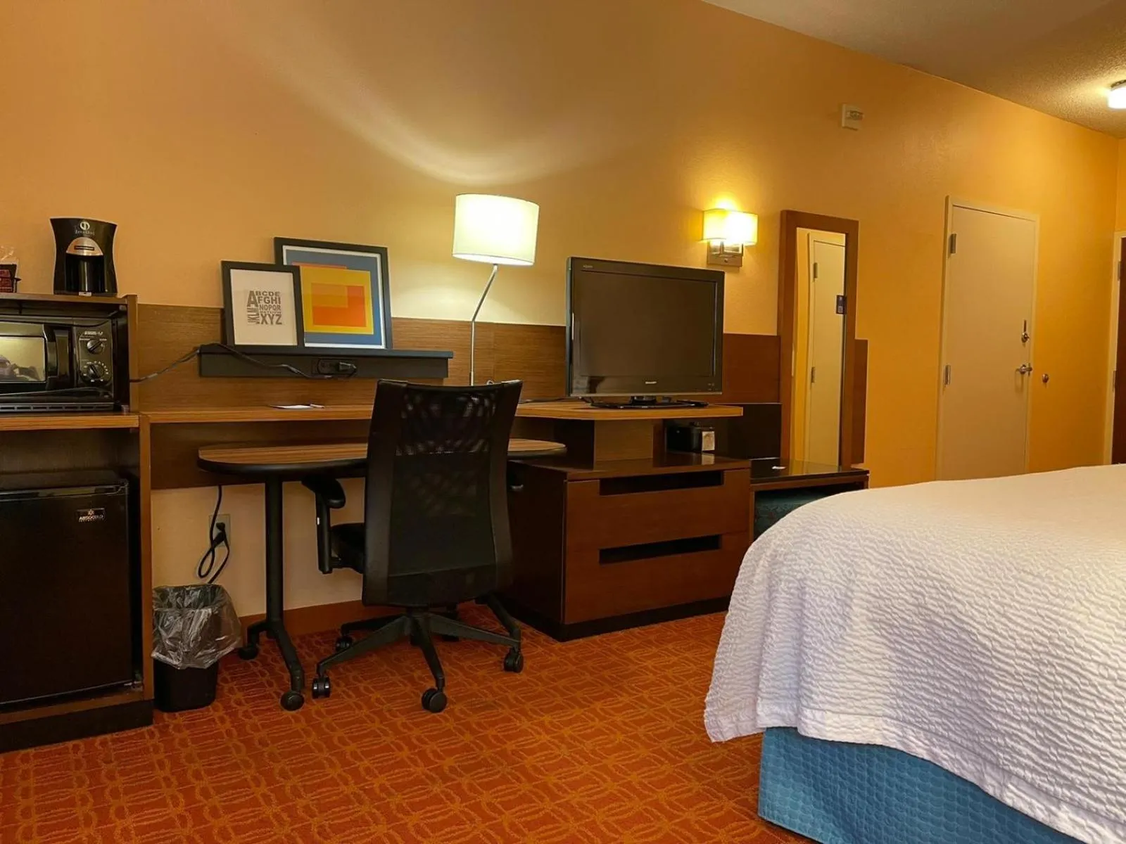View (from property/room), Bed in Baymont by Wyndham Chambersburg