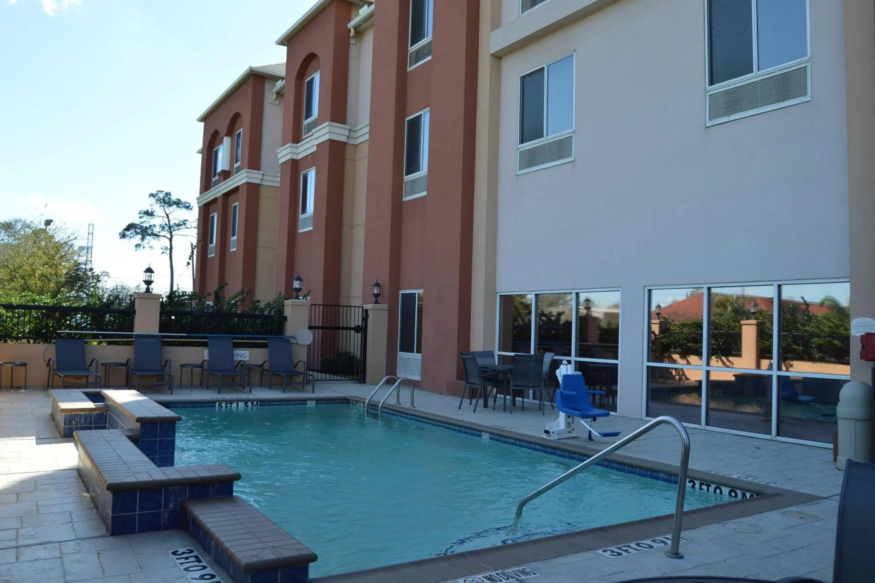 Swimming pool in Fairfield Inn & Suites Houston Channelview