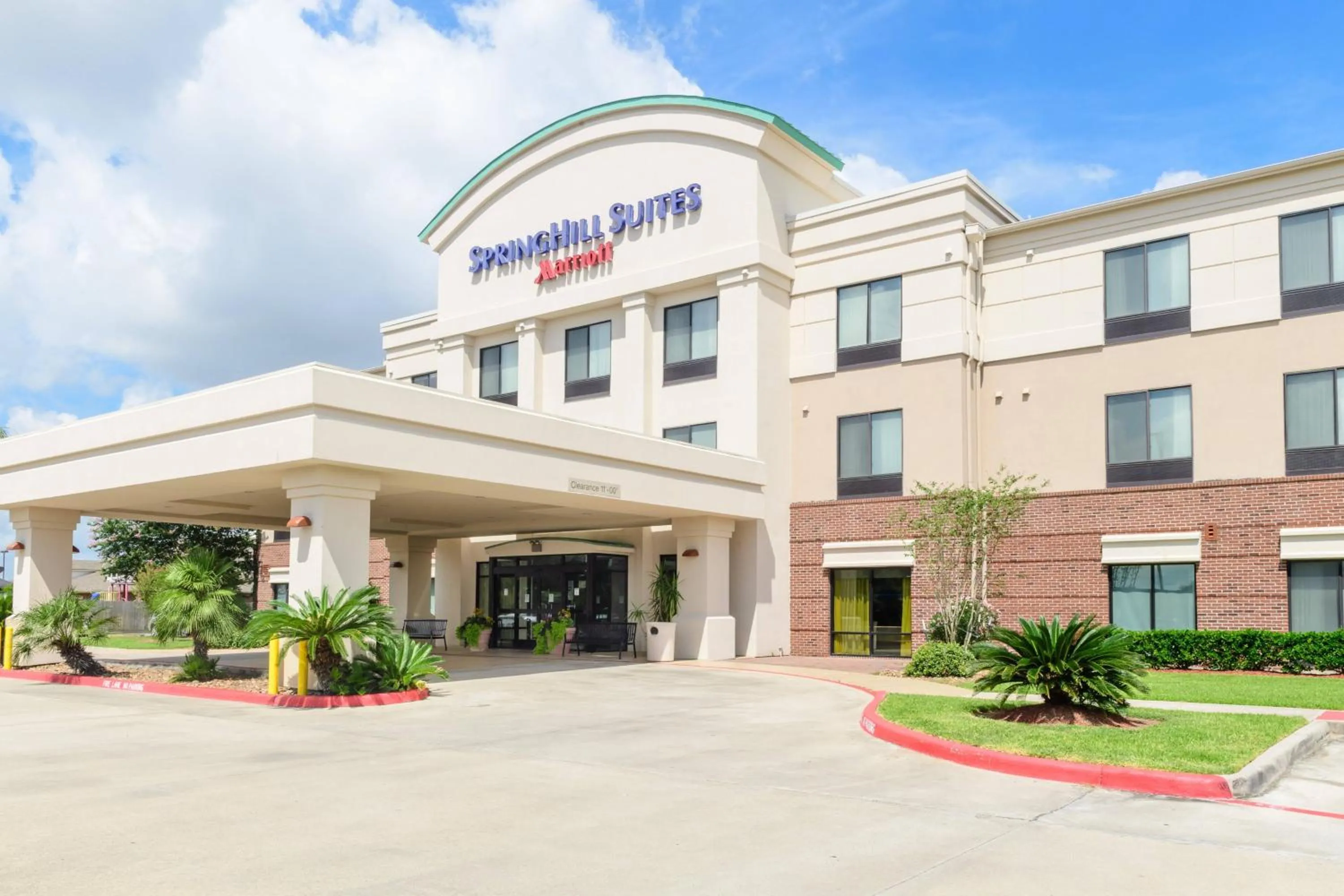 Property building in SpringHill Suites Houston Pearland