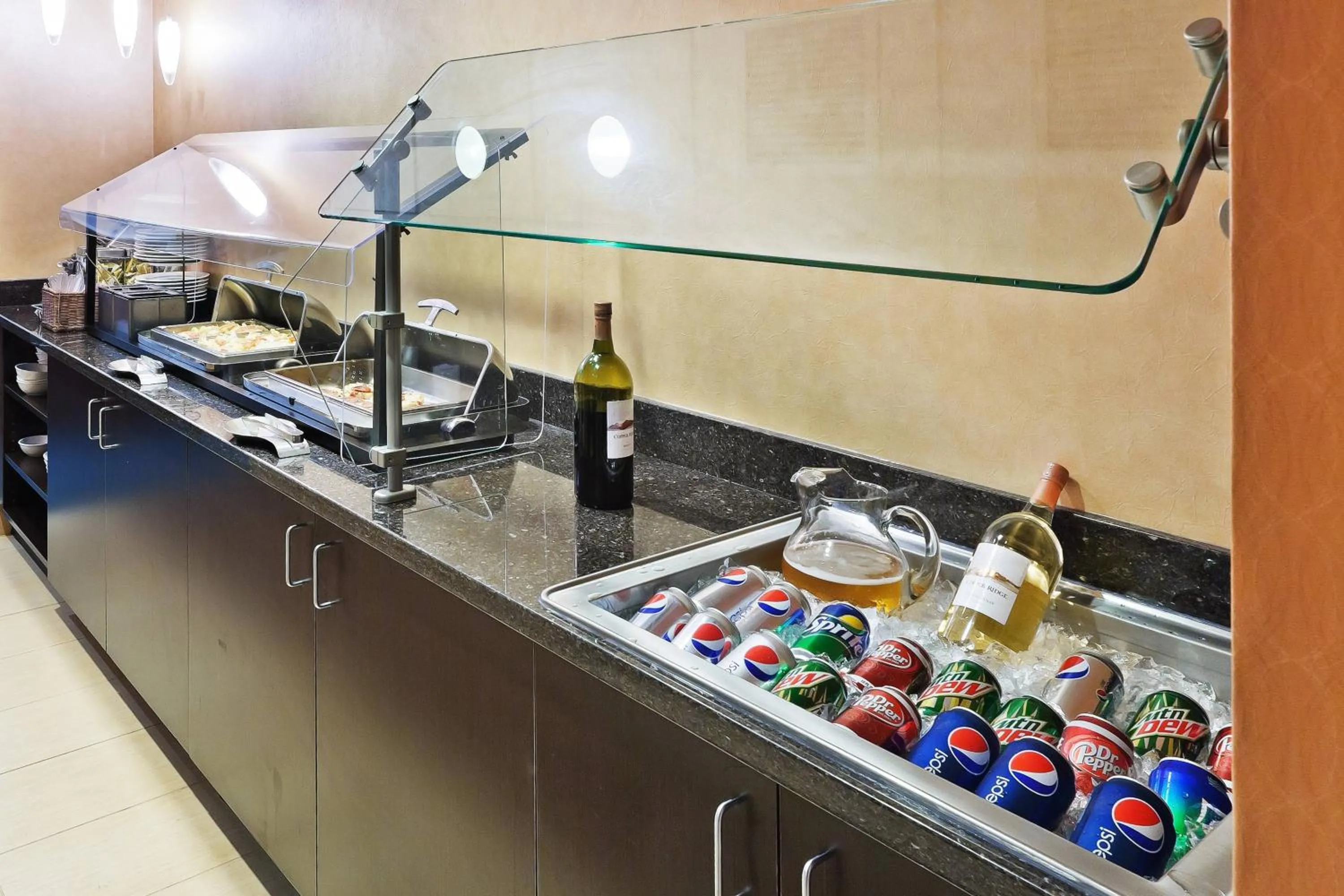 Restaurant/places to eat in Residence Inn Houston Sugar Land/Stafford