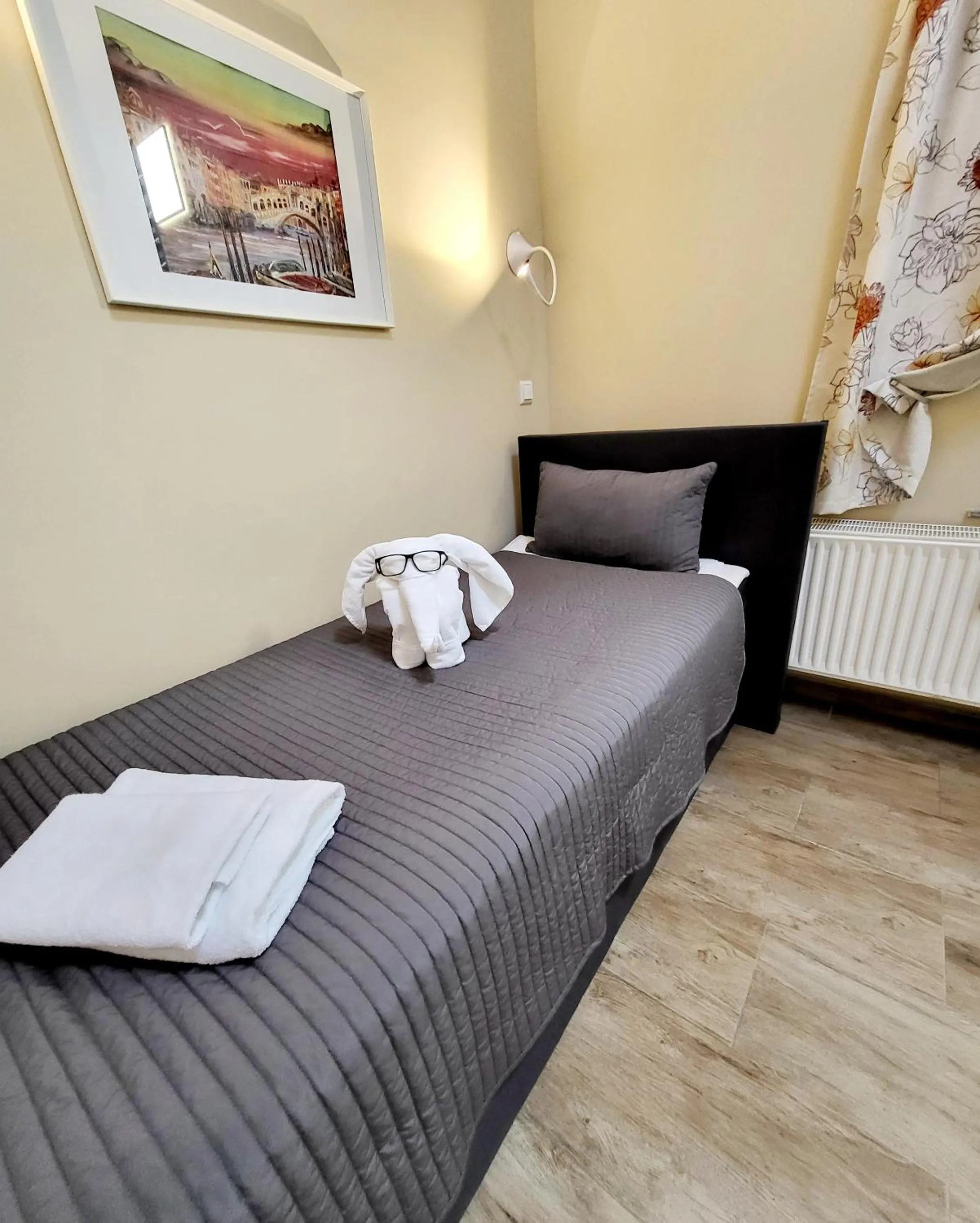 Photo of the whole room, Bed in Marcel Apartments Leipzig