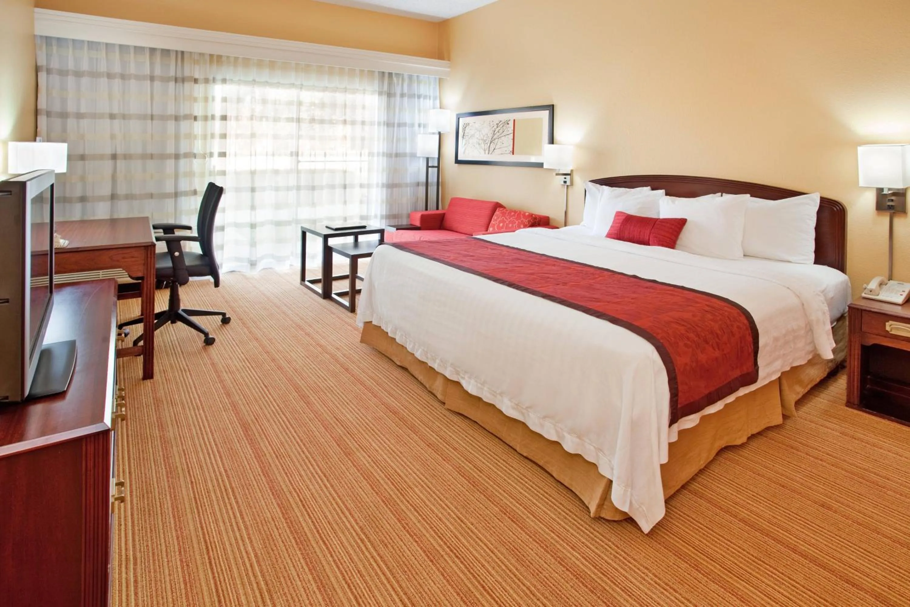 Photo of the whole room, Bed in Courtyard Houston Sugar Land/Stafford