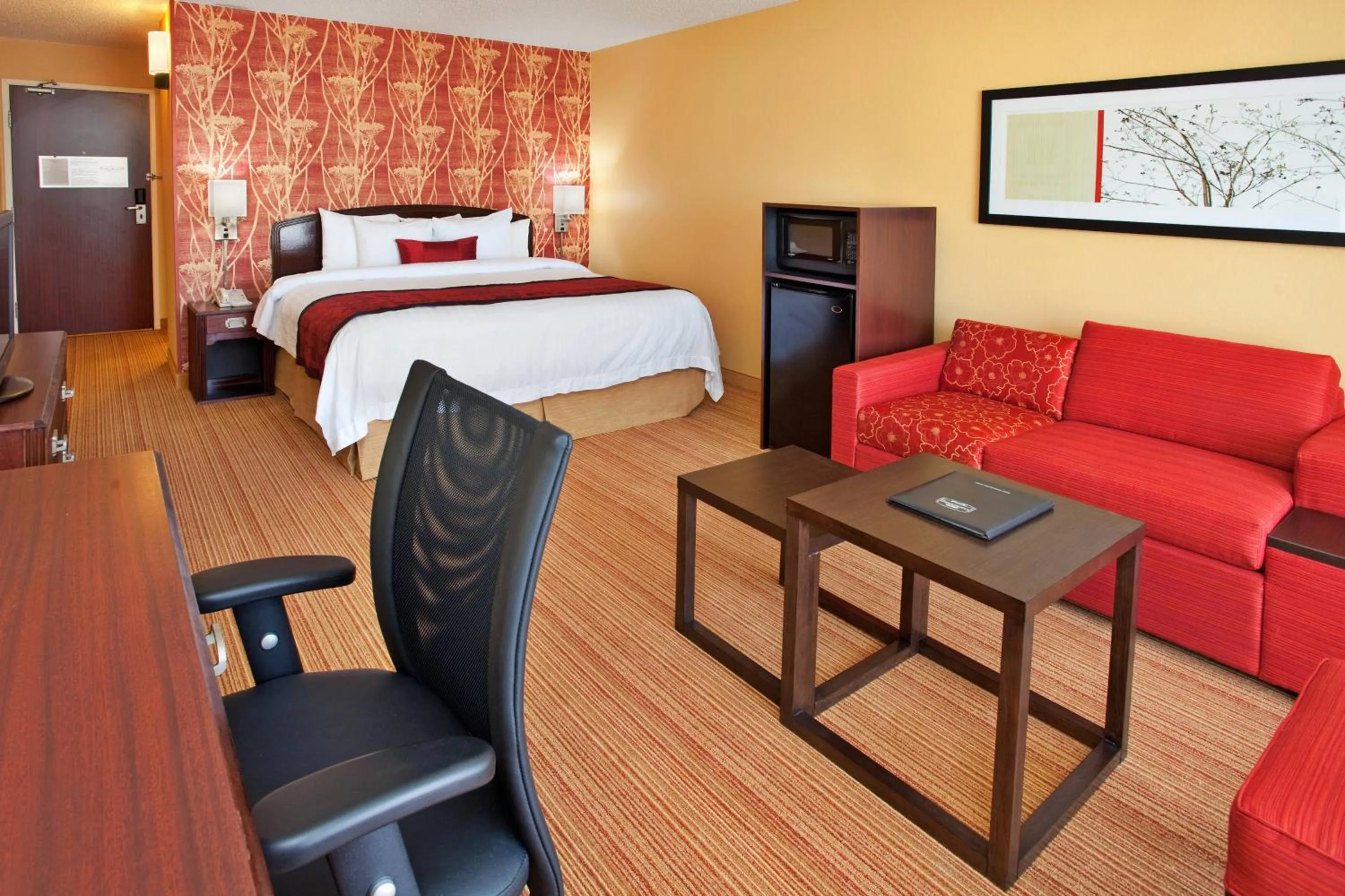 Photo of the whole room, Bed in Courtyard Houston Sugar Land/Stafford