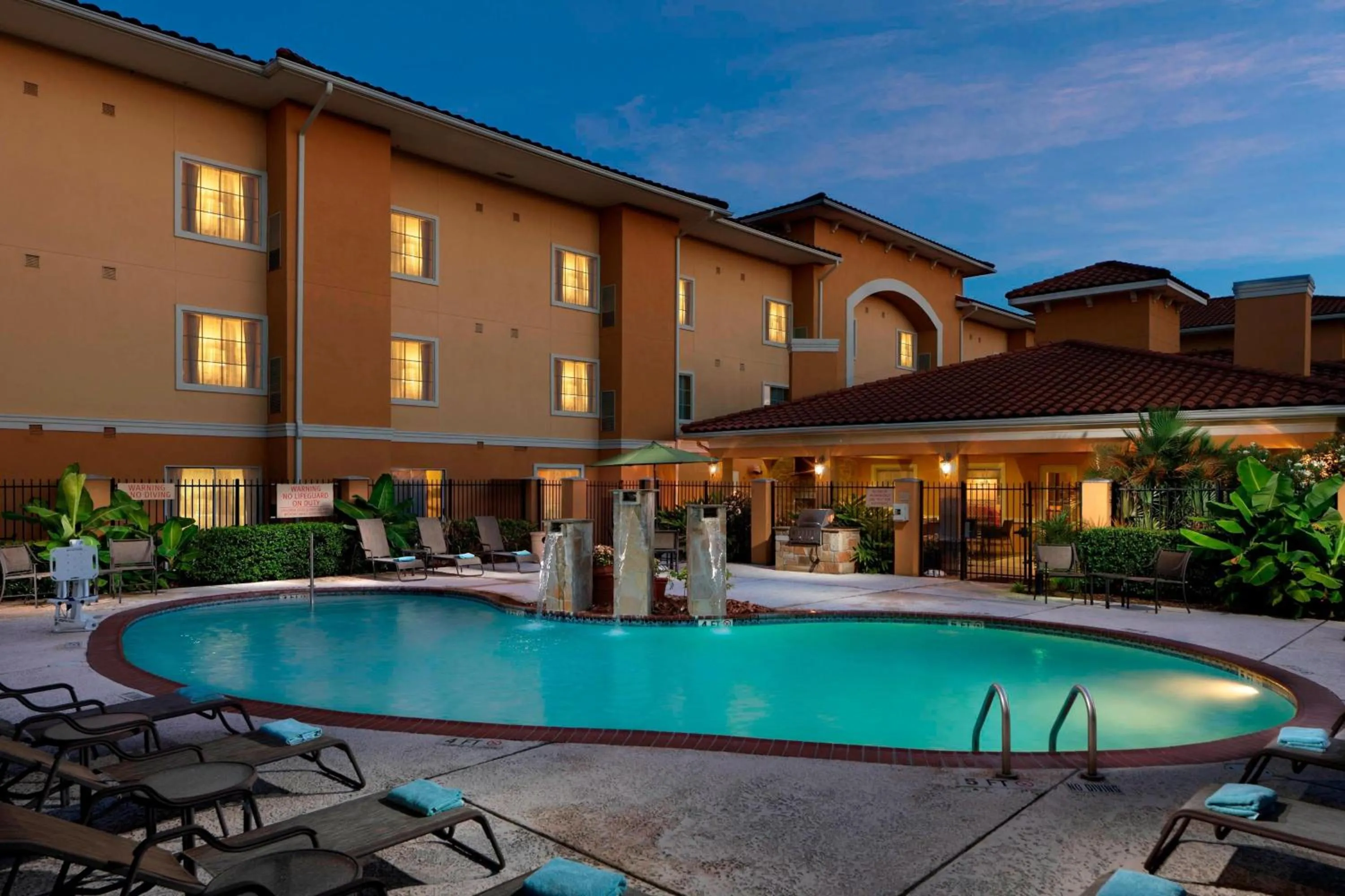 Swimming pool in TownePlace Suites Houston North/Shenandoah