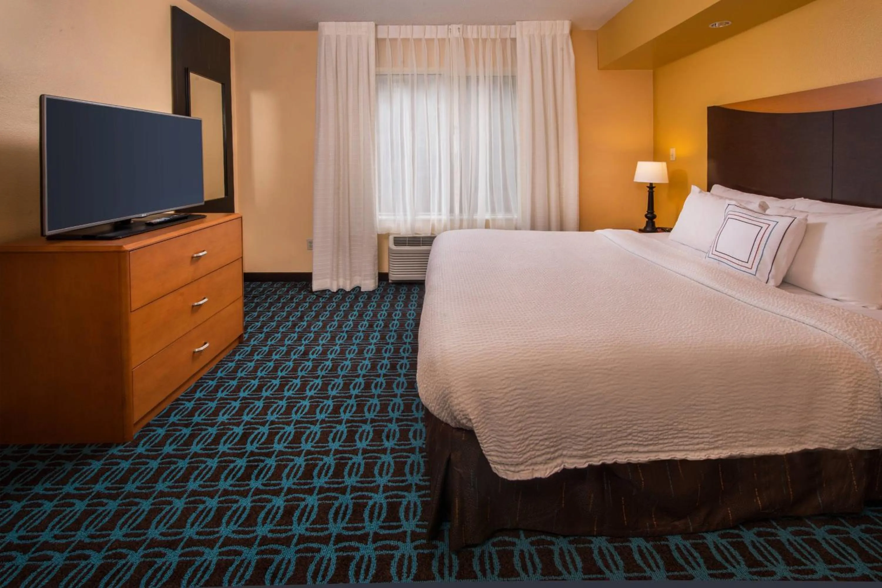 Bedroom, Bed in Fairfield Inn Dulles Airport Chantilly