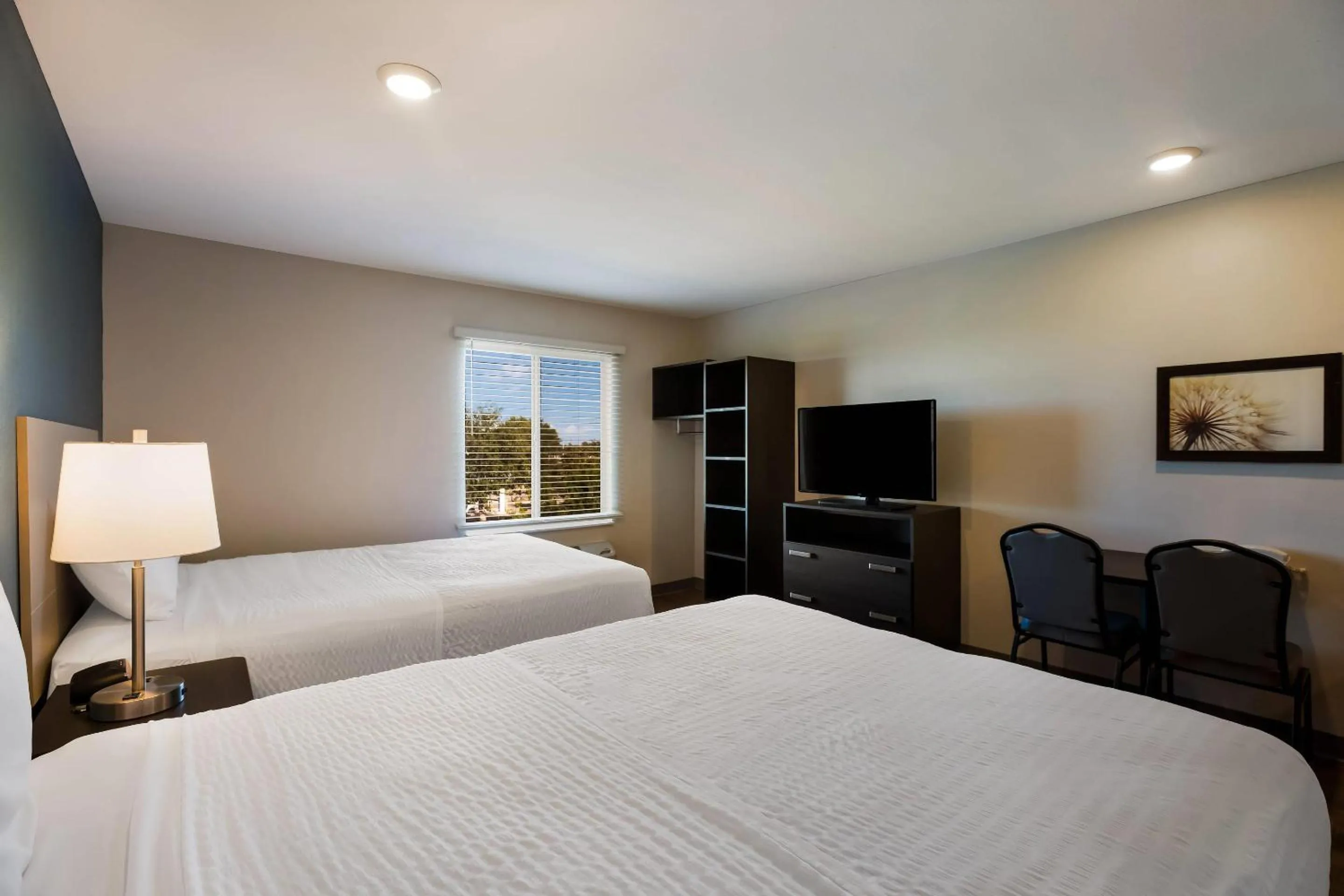 Bed in WoodSpring Suites Orlando West - Clermont