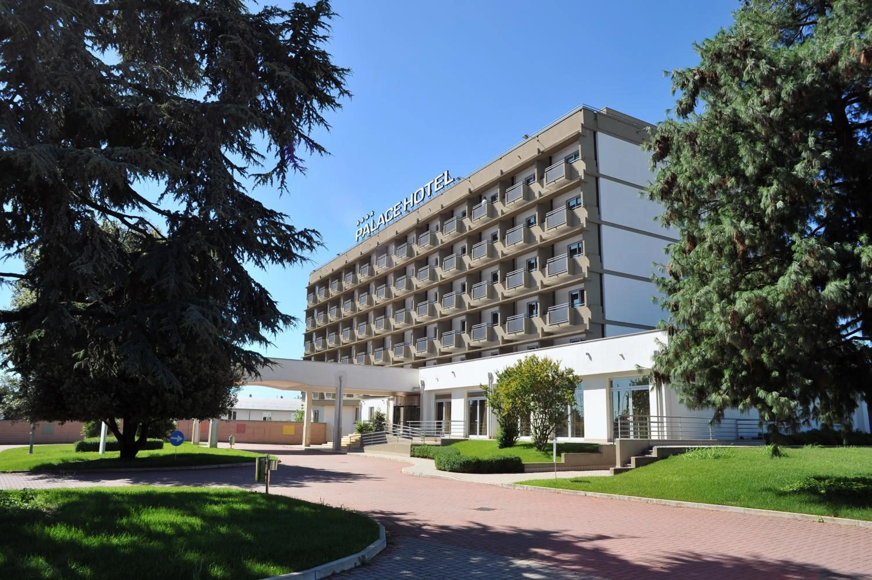 Facade/entrance in Palace Hotel Zingonia