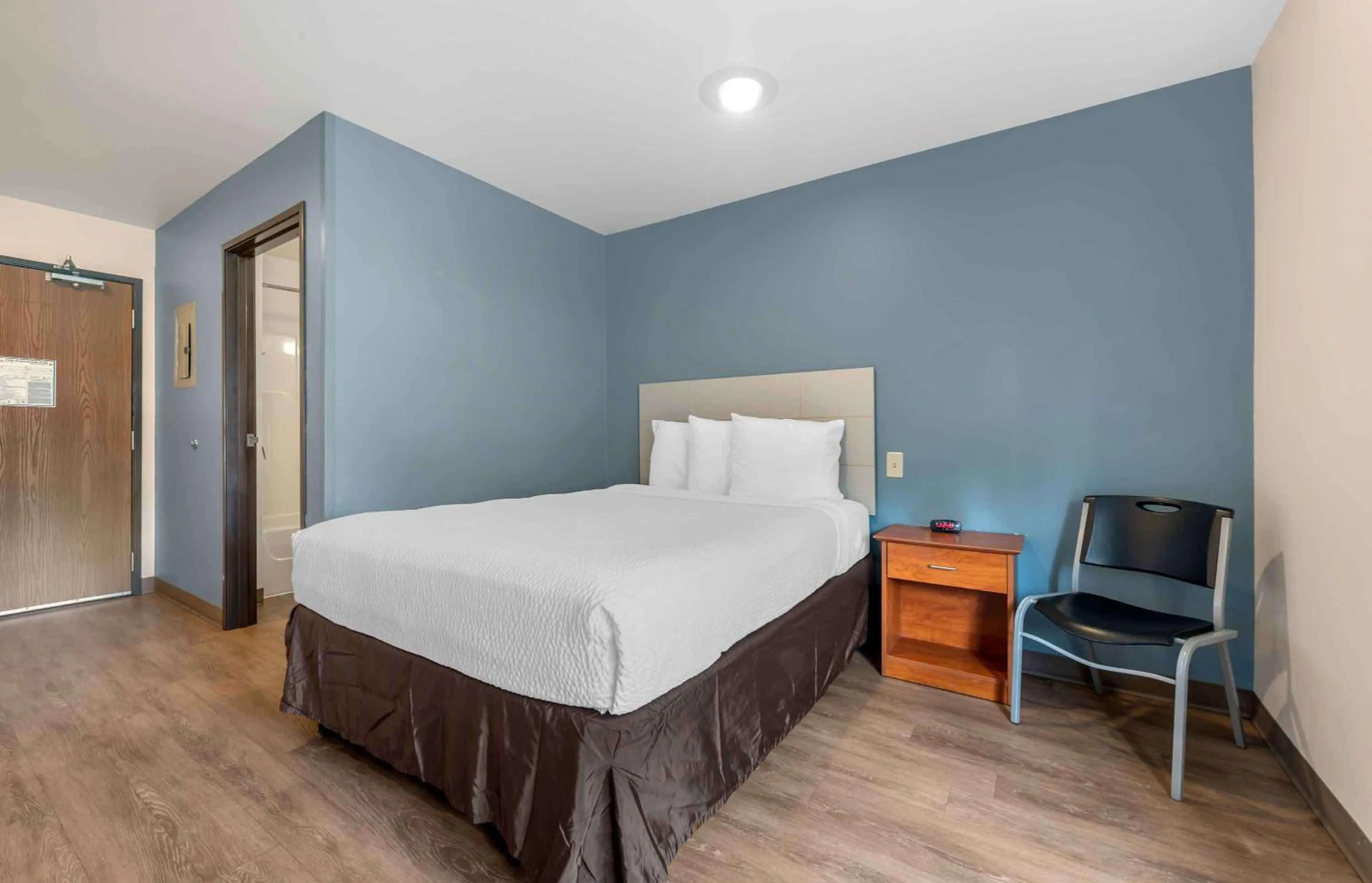 Bedroom, Bed in Extended Stay America Select Suites - Orlando - East