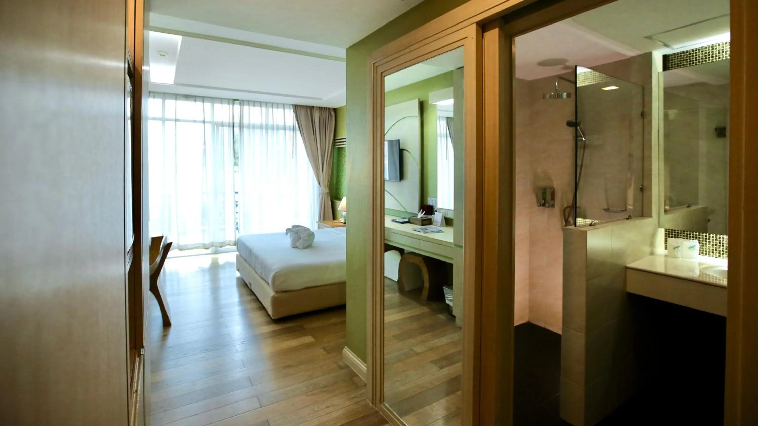 Bathroom, Bed in A-Te Chumphon Hotel - SHA Plus