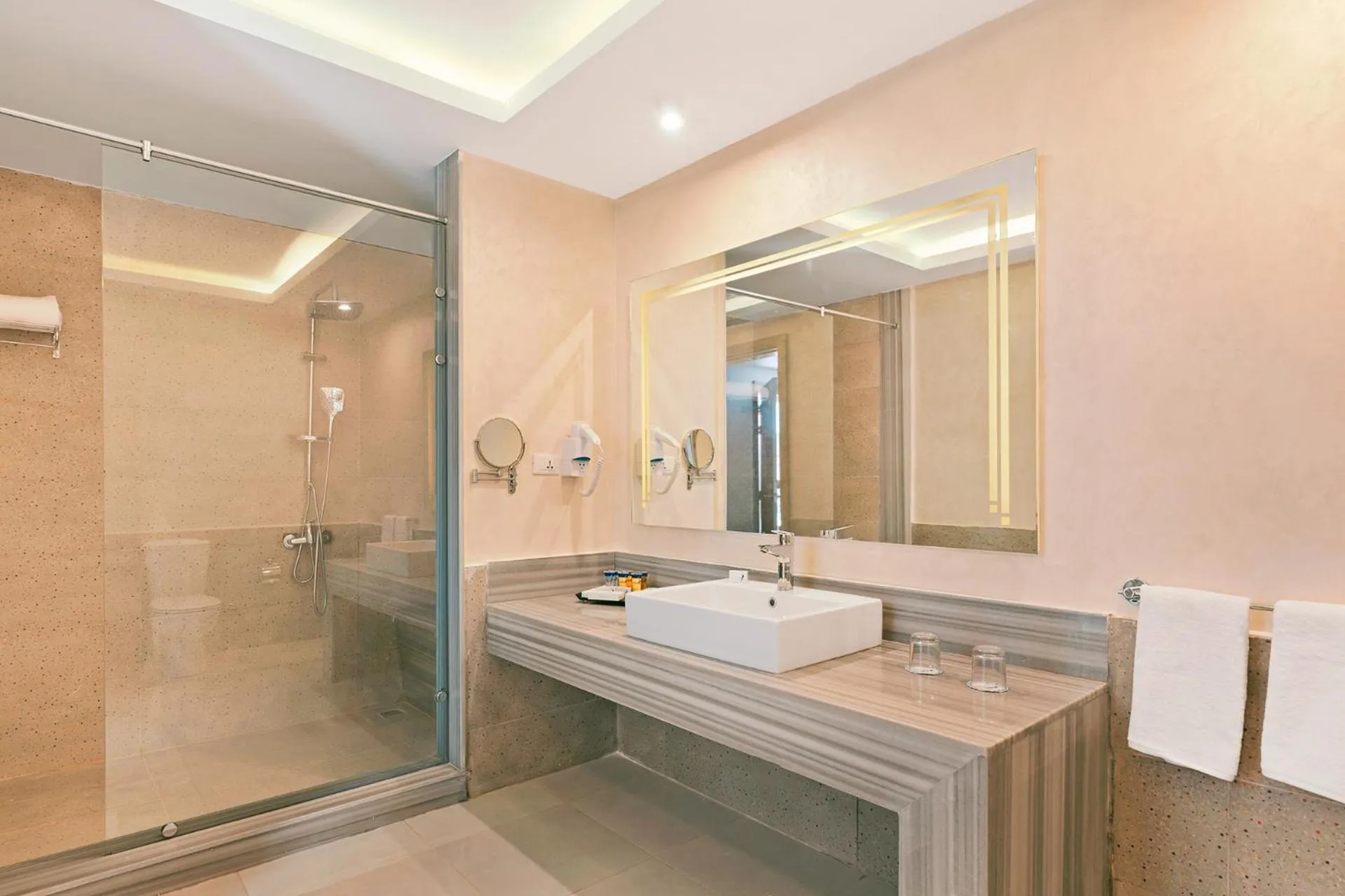 Bathroom in Pickalbatros Jungle Aqua Park - Neverland Hurghada