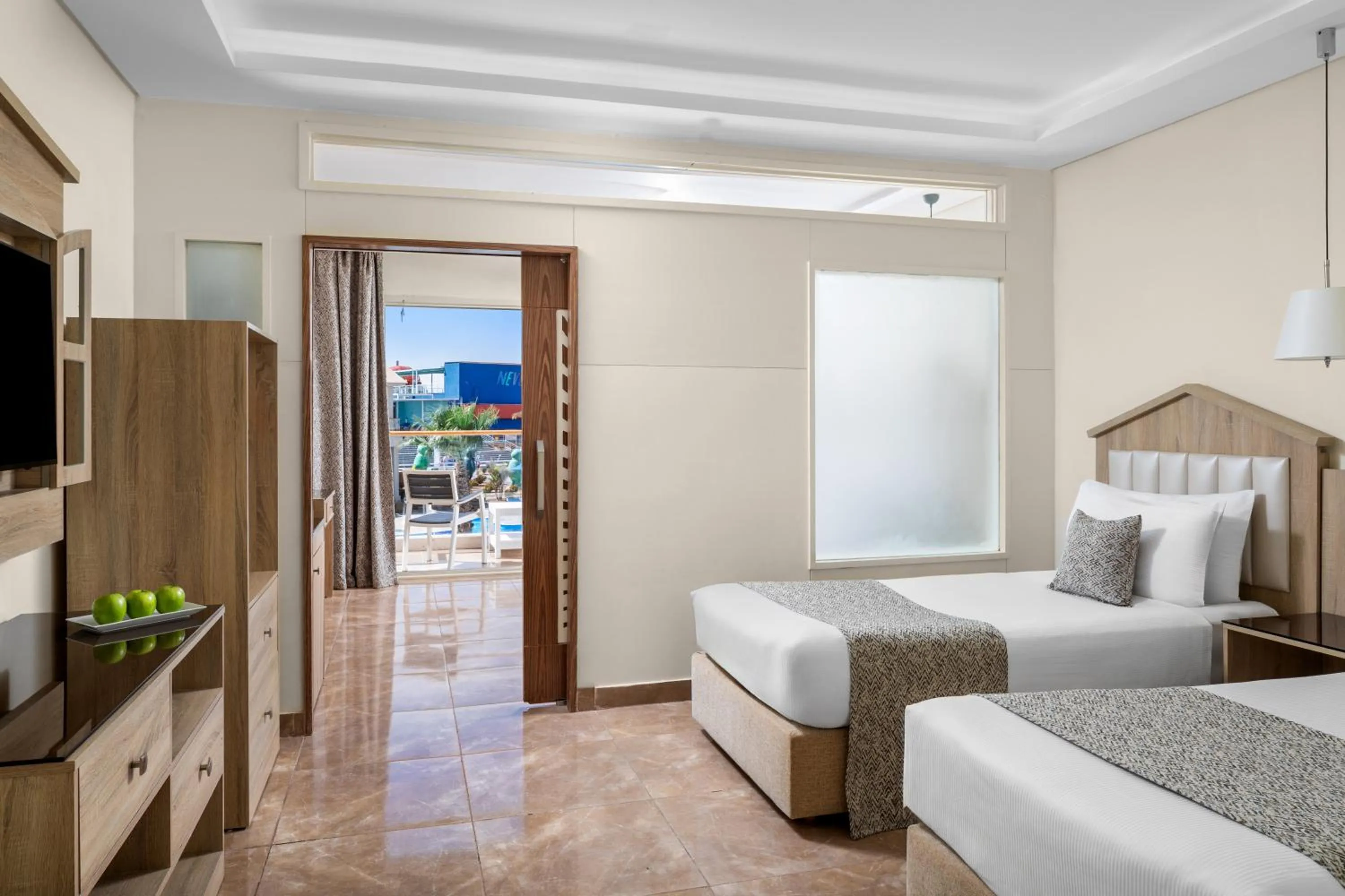 Bedroom, Bed in Pickalbatros Jungle Aqua Park - Neverland Hurghada