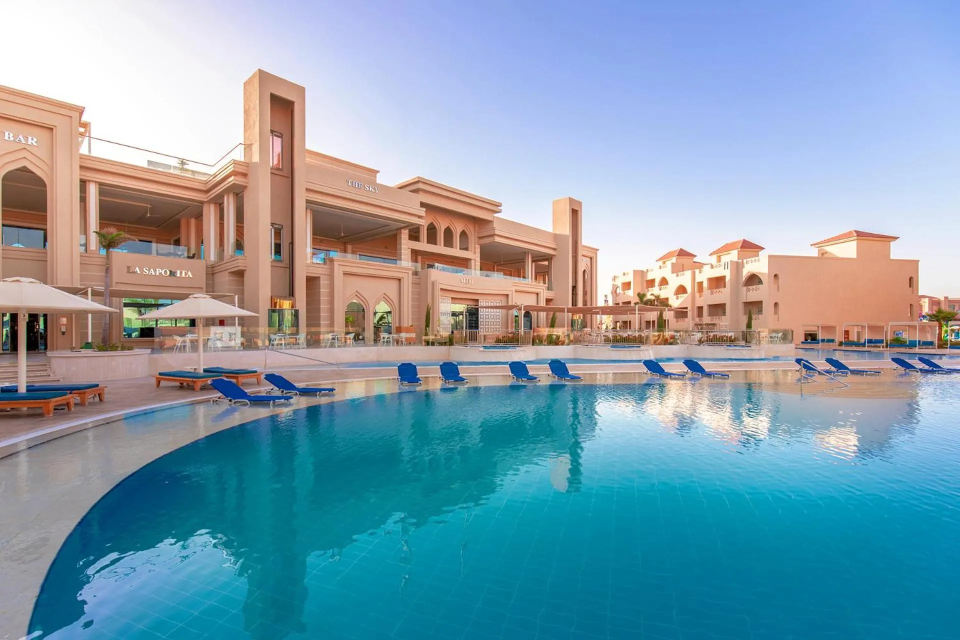 Swimming pool in Pickalbatros Aqua Blu Resort - Hurghada