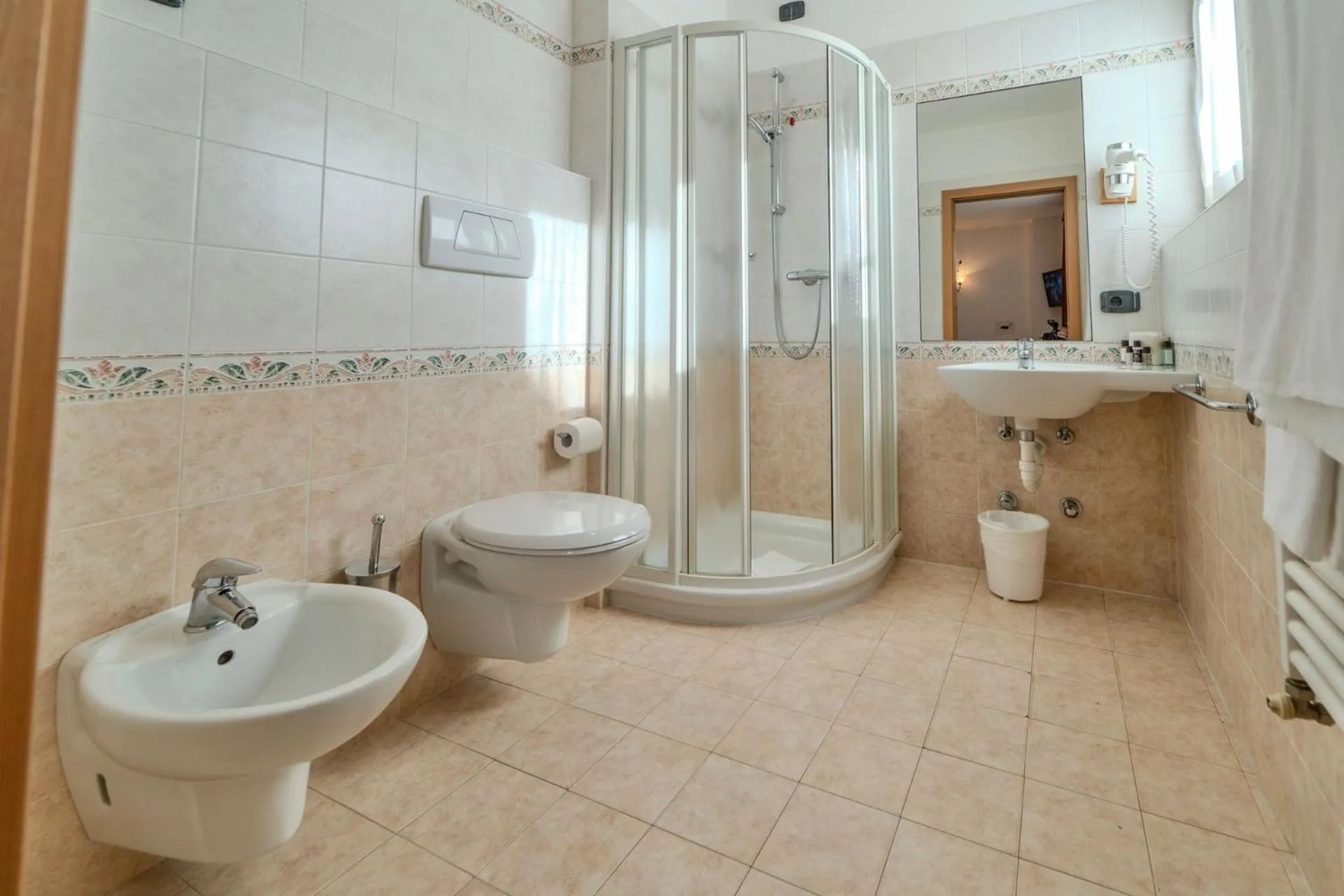 Shower in Hotel Primula