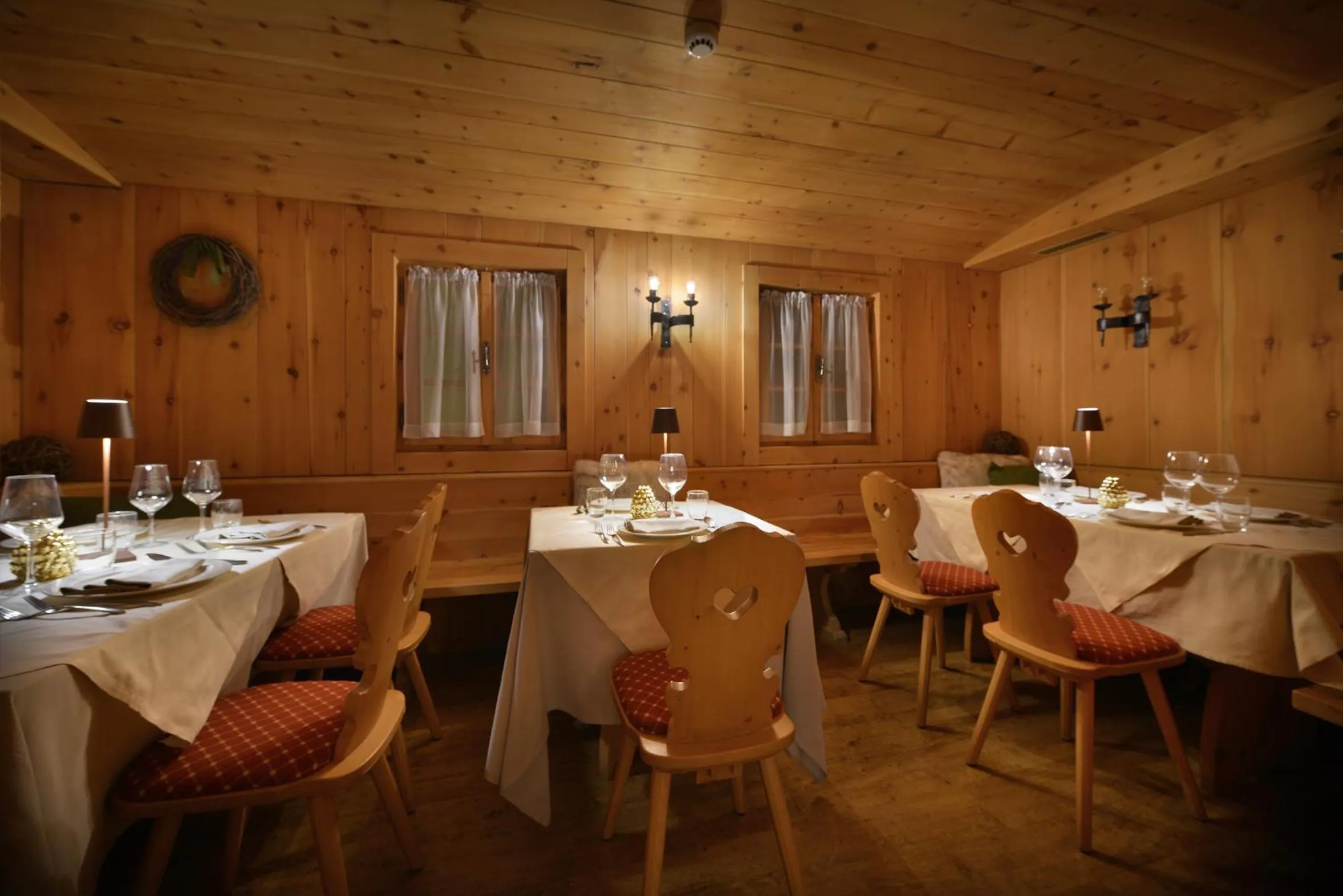 Restaurant/places to eat in Hotel Primula